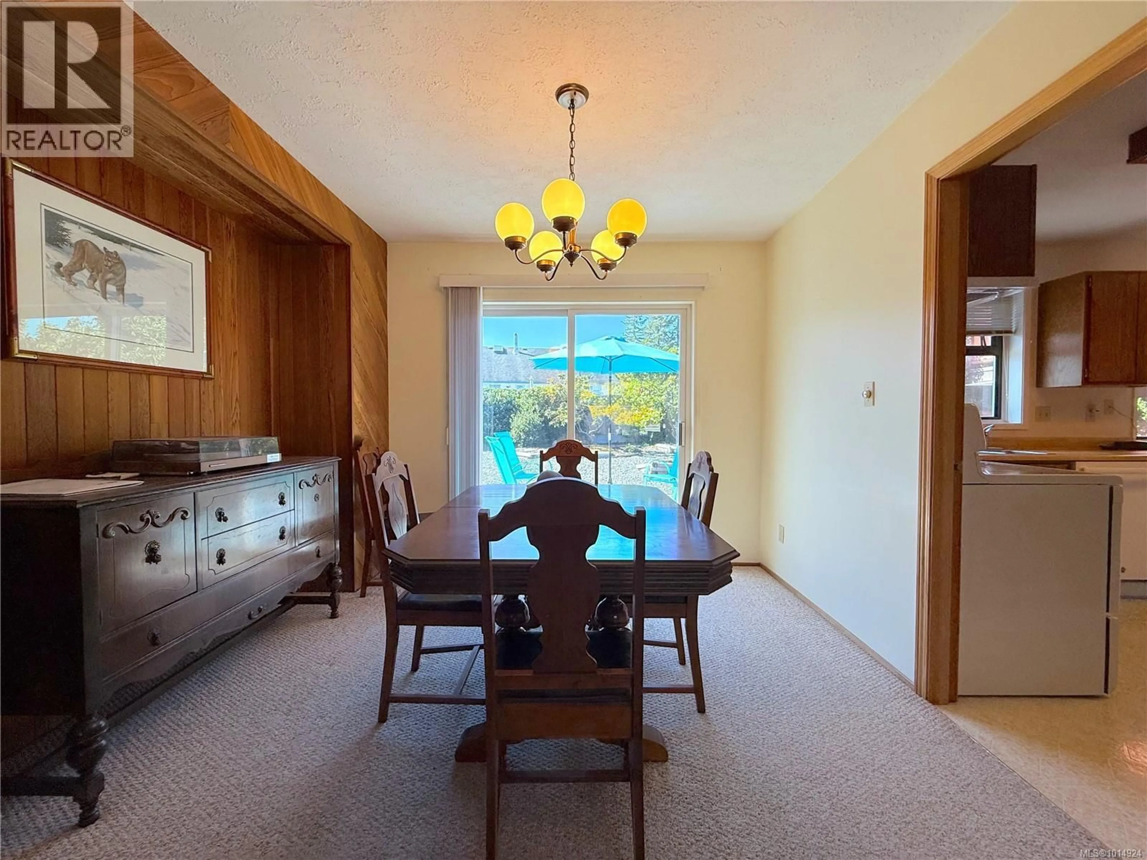 Dining room, wood/laminate floor for 2460 ISLAND HIGHWAY SOUTH, Campbell River British Columbia V9W1C6