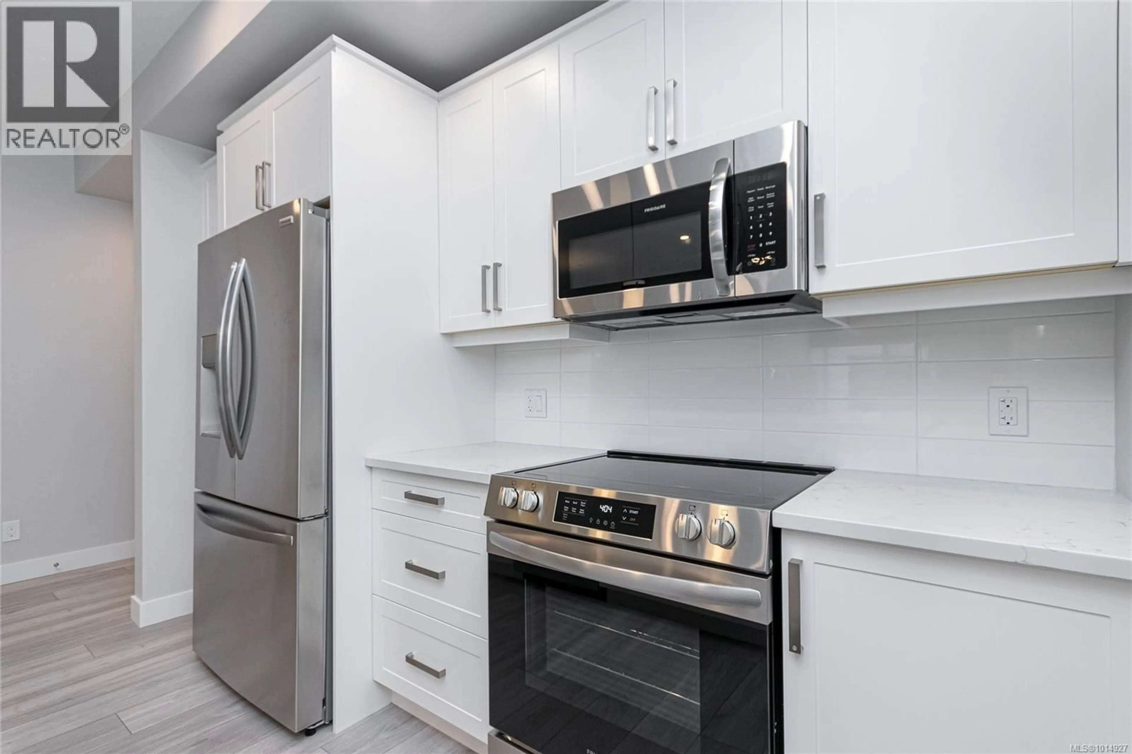 Standard kitchen, ceramic/tile floor for 302 - 924 JENKINS AVENUE, Langford British Columbia V9B2N7