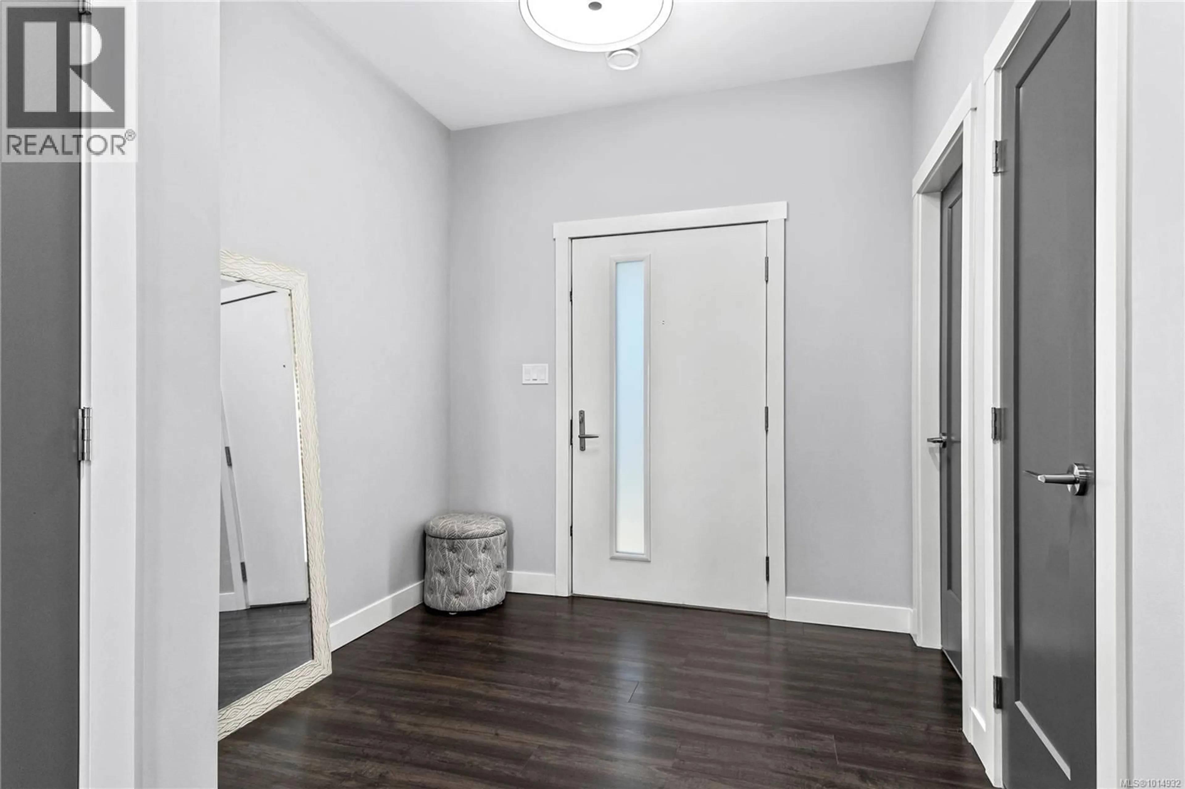 Indoor entryway for 2 - 1580 GLEN EAGLE DRIVE, Campbell River British Columbia V9W0B3
