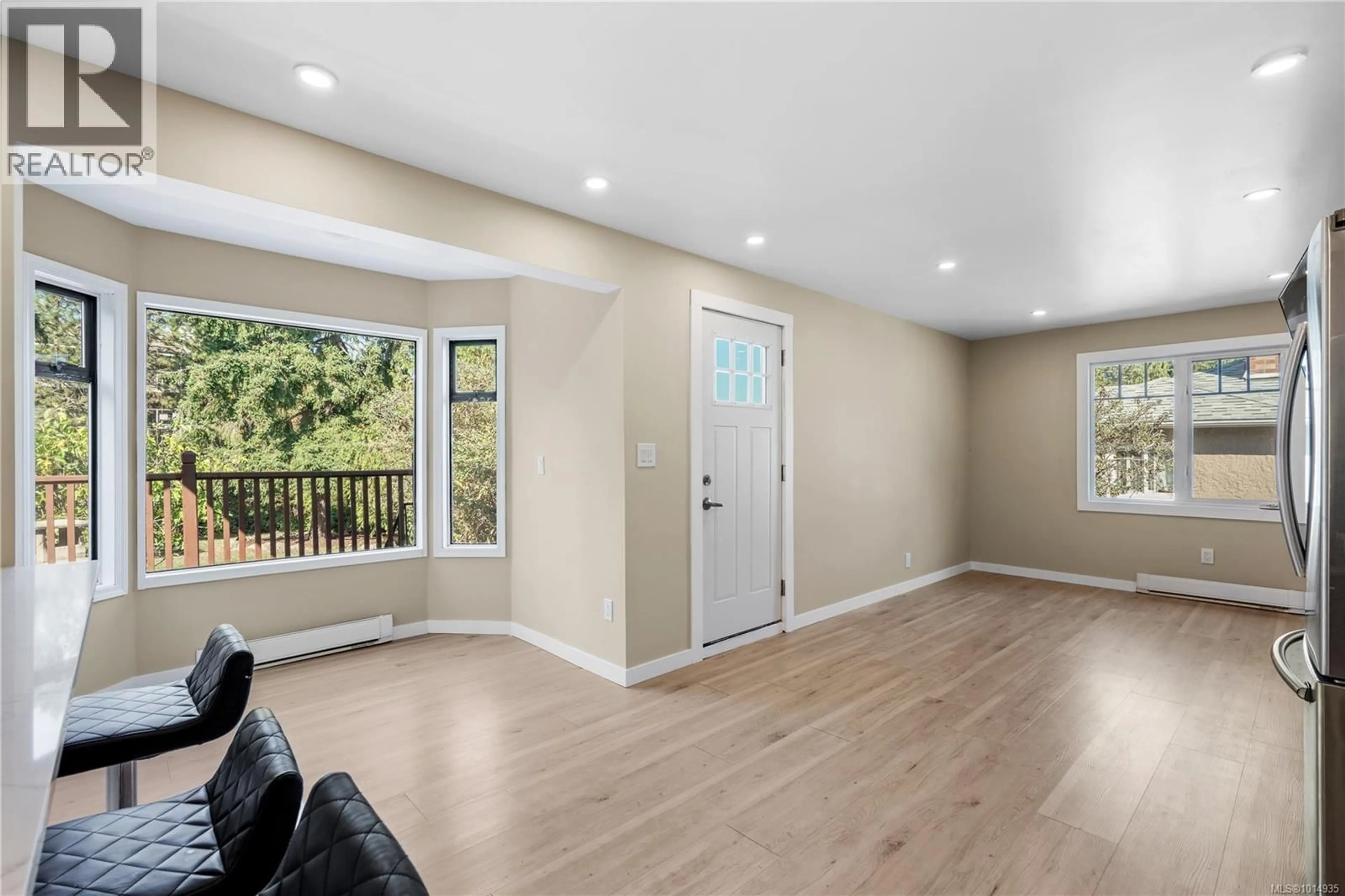Unknown for 3276 LINWOOD AVENUE, Saanich British Columbia V8X1E4