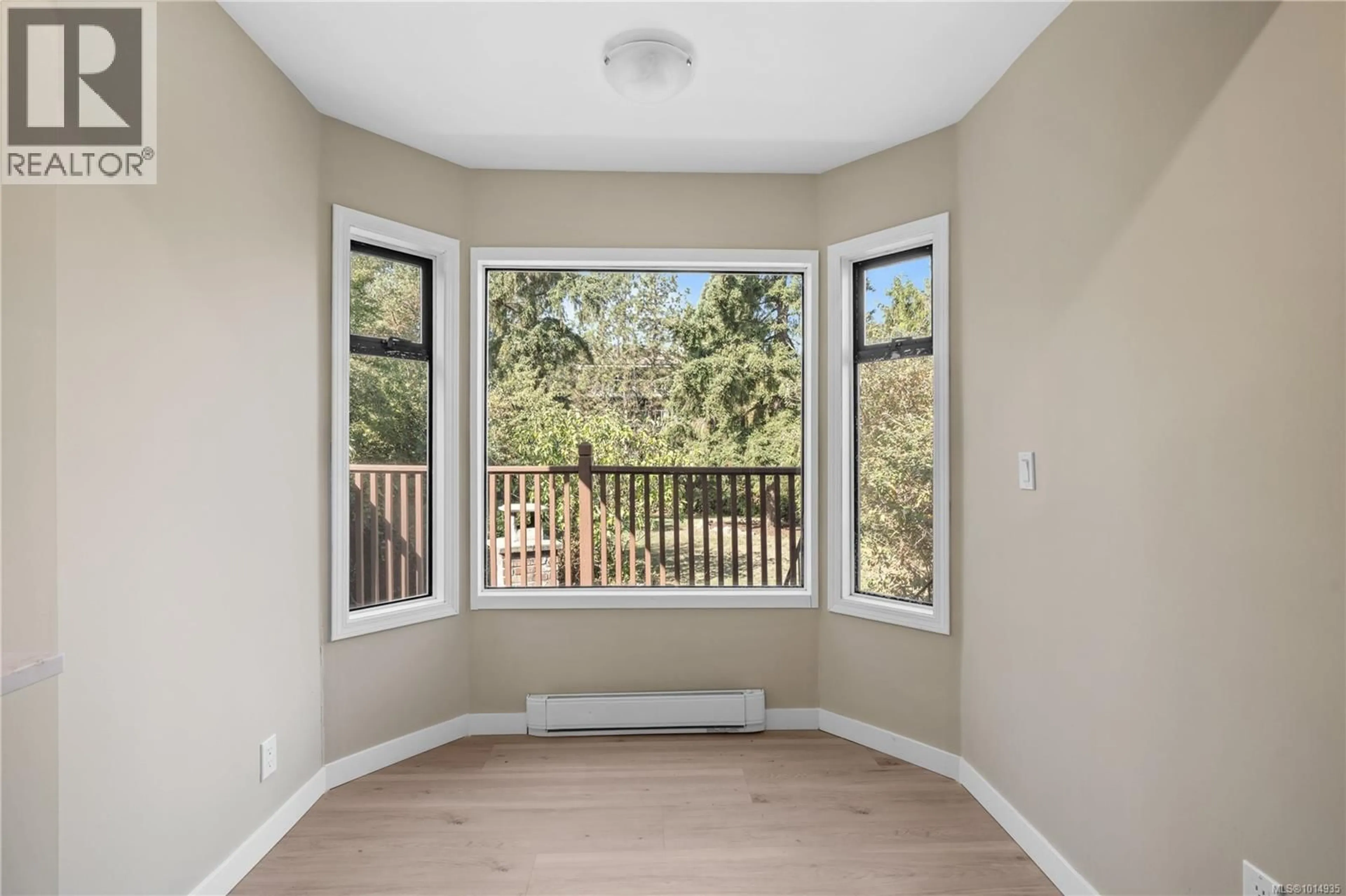 A pic of a room for 3276 LINWOOD AVENUE, Saanich British Columbia V8X1E4