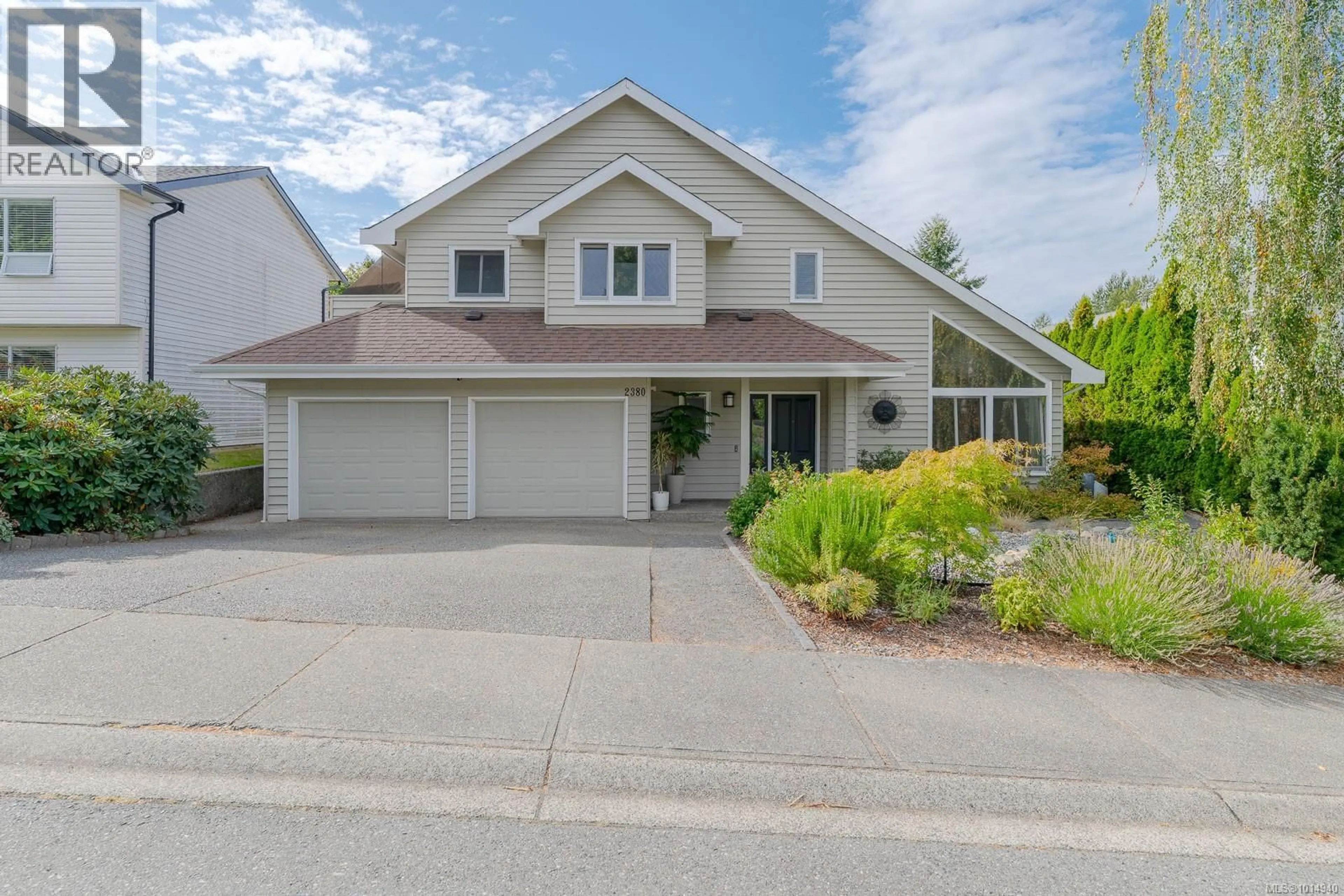 Home with vinyl exterior material, street for 2380 WESTHILL PLACE, Nanaimo British Columbia V9R6M9