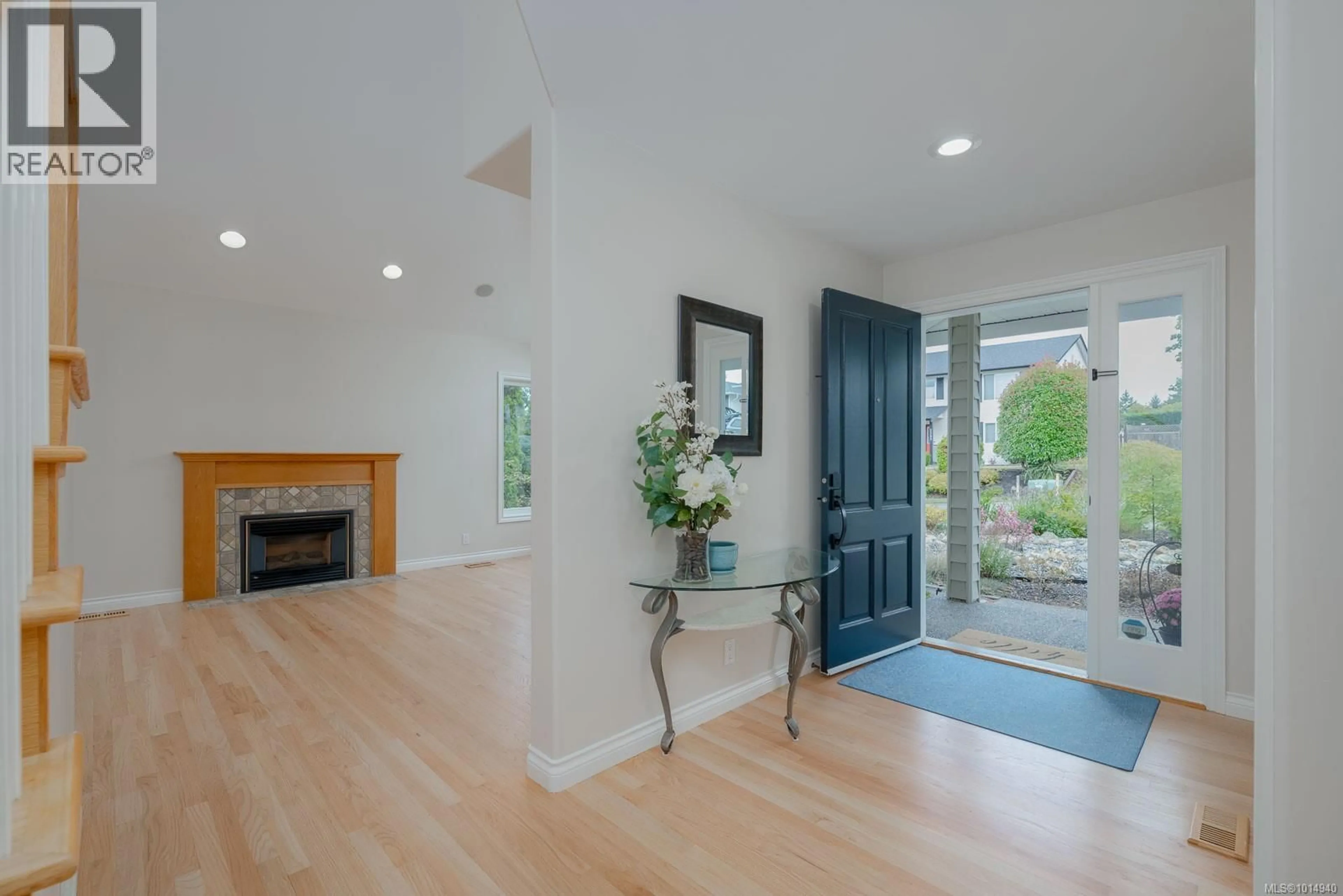 Indoor entryway for 2380 WESTHILL PLACE, Nanaimo British Columbia V9R6M9