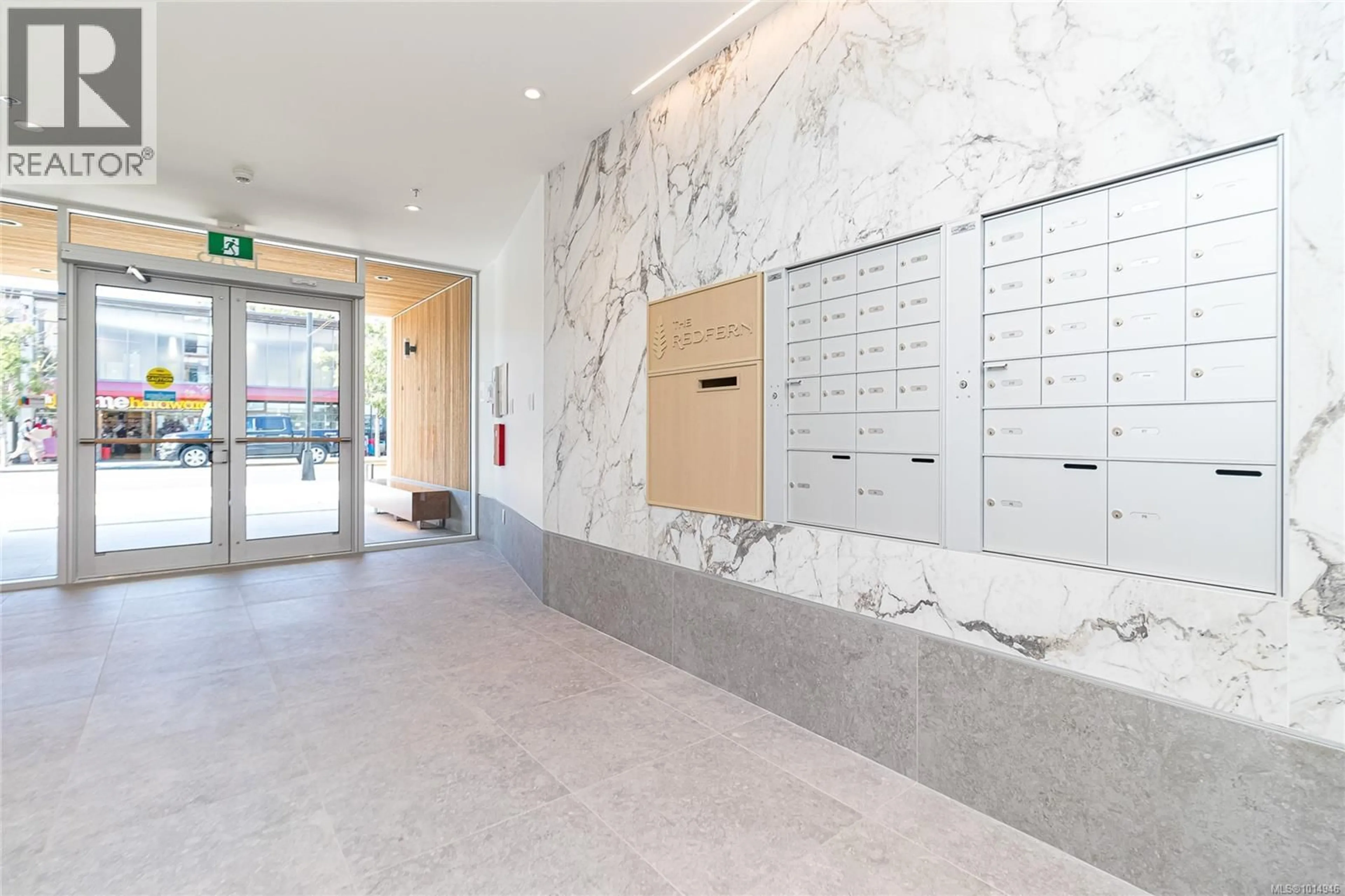 Indoor foyer for 209 - 1916 OAK BAY AVENUE, Victoria British Columbia V8R0B1