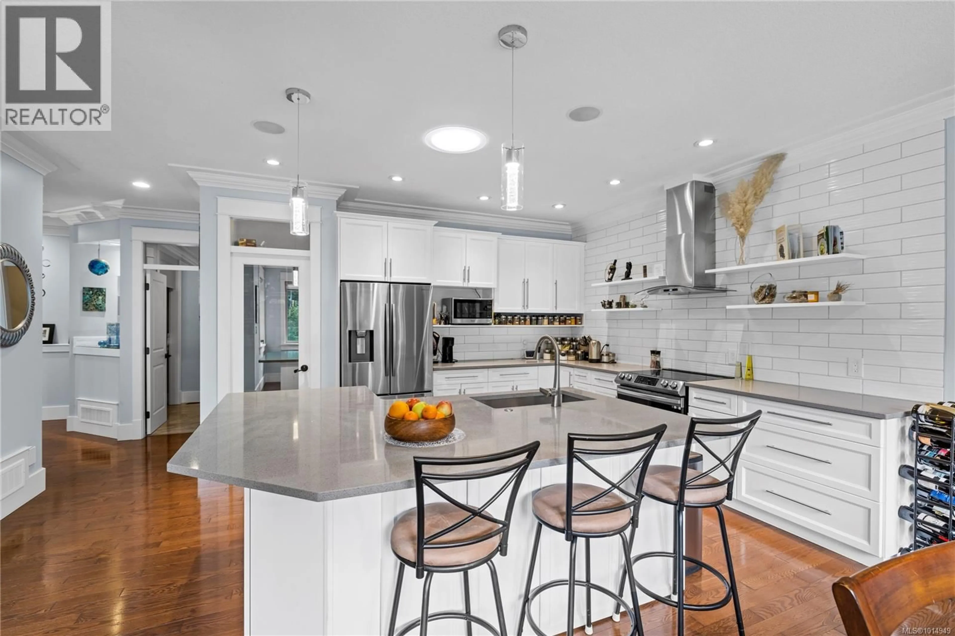 Open concept kitchen, ceramic/tile floor for 654 SANDERSON ROAD, Ladysmith British Columbia V9G0A7
