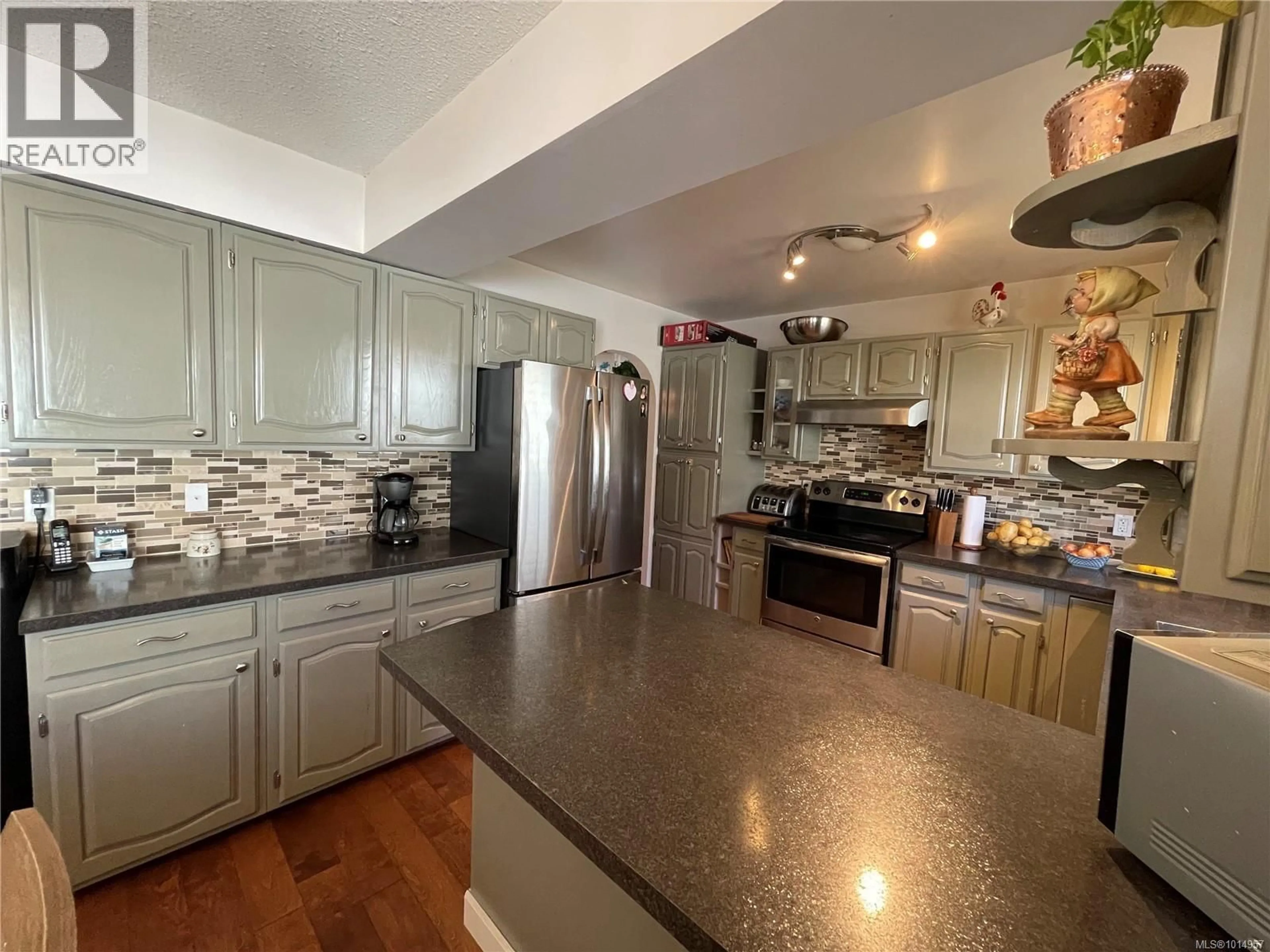 Open concept kitchen, ceramic/tile floor for 7130 HIGHLAND DRIVE, Port Hardy British Columbia V0N2P0