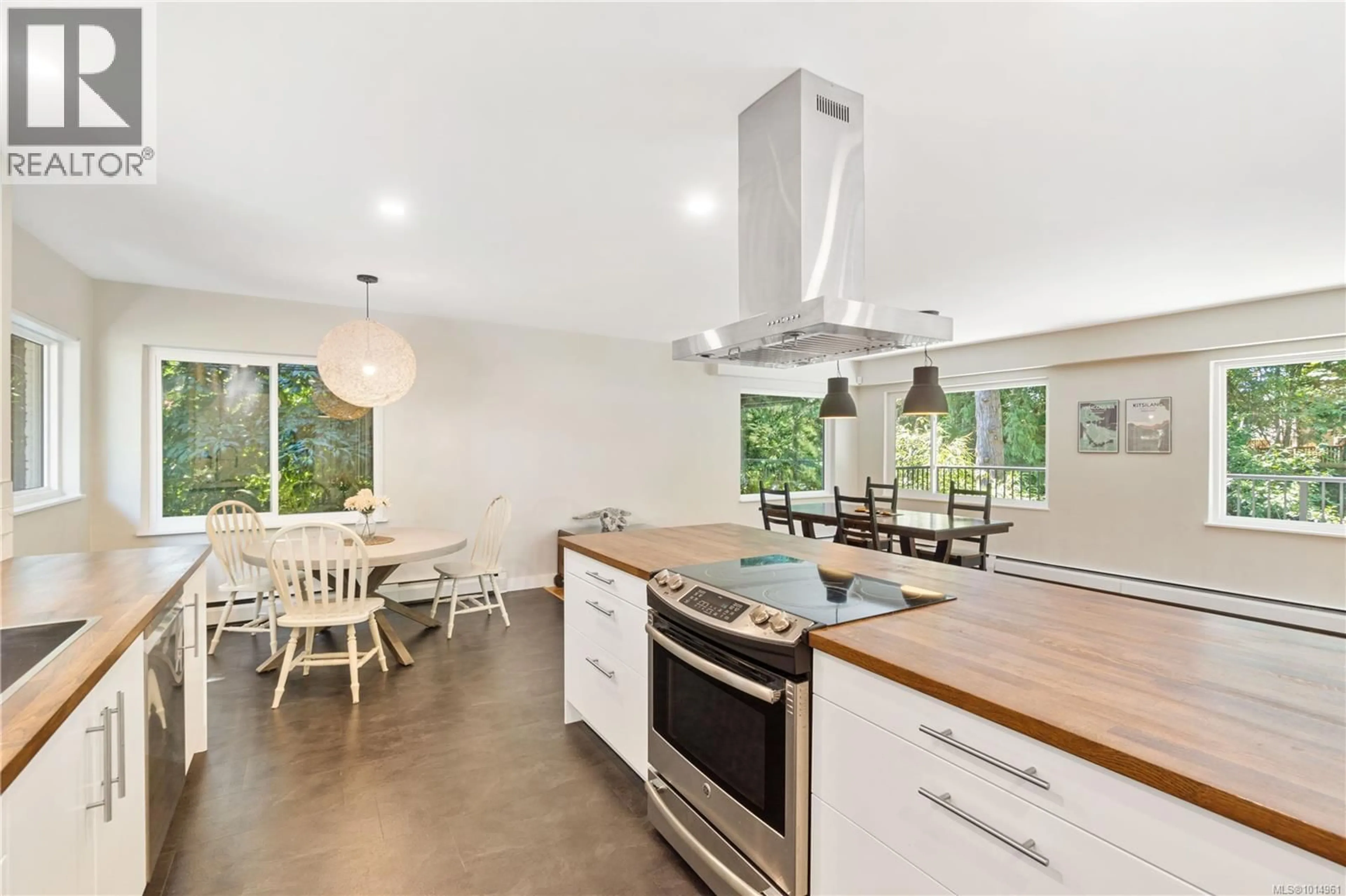 Open concept kitchen, ceramic/tile floor for 3365 DEPARTURE BAY ROAD, Nanaimo British Columbia V9T1B7