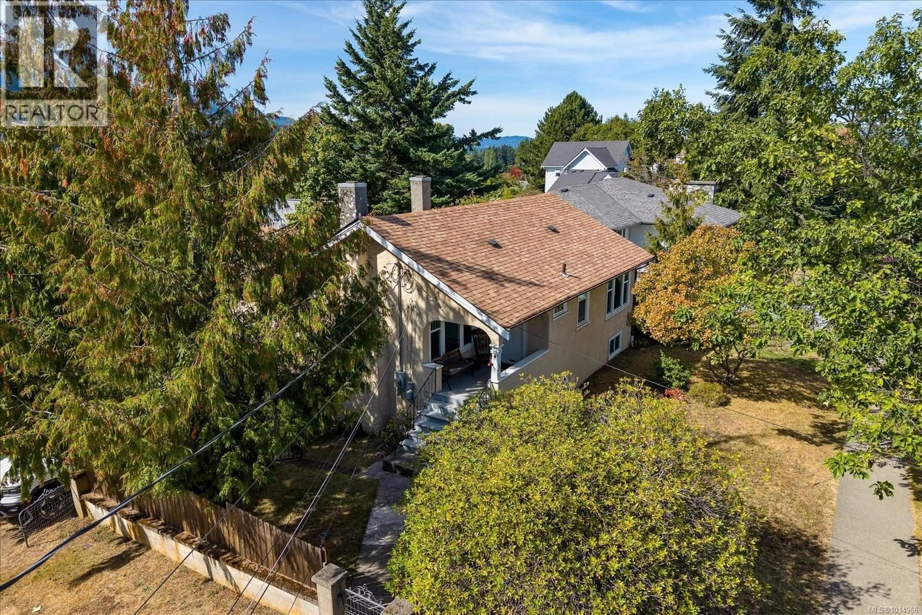 A pic from outside/outdoor area/front of a property/back of a property/a pic from drone, street for 397 MACHLEARY STREET, Nanaimo British Columbia V9R2G8
