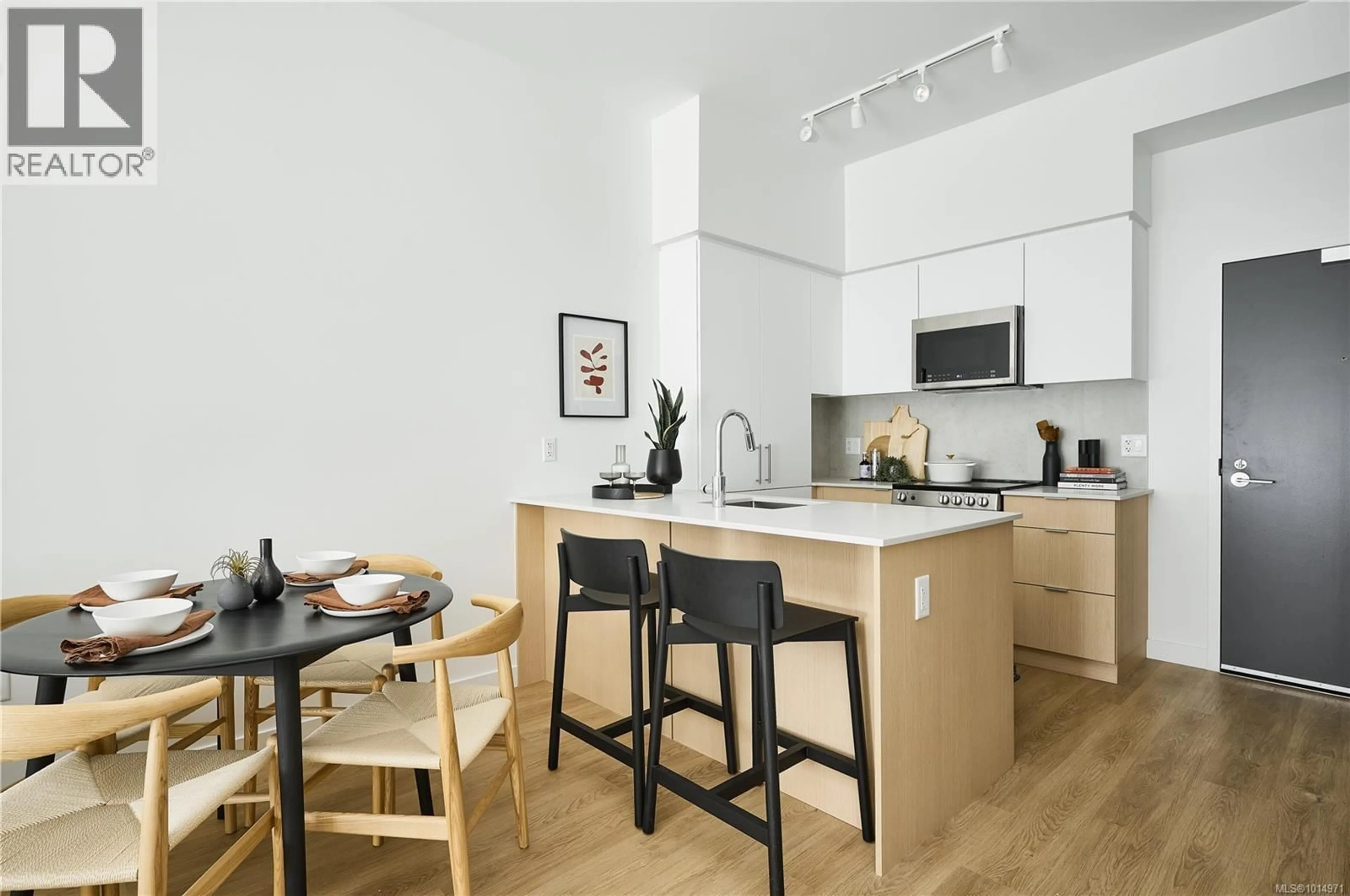 Standard kitchen, unknown for 116 - 1115 JOHNSON STREET, Victoria British Columbia V8V0H2