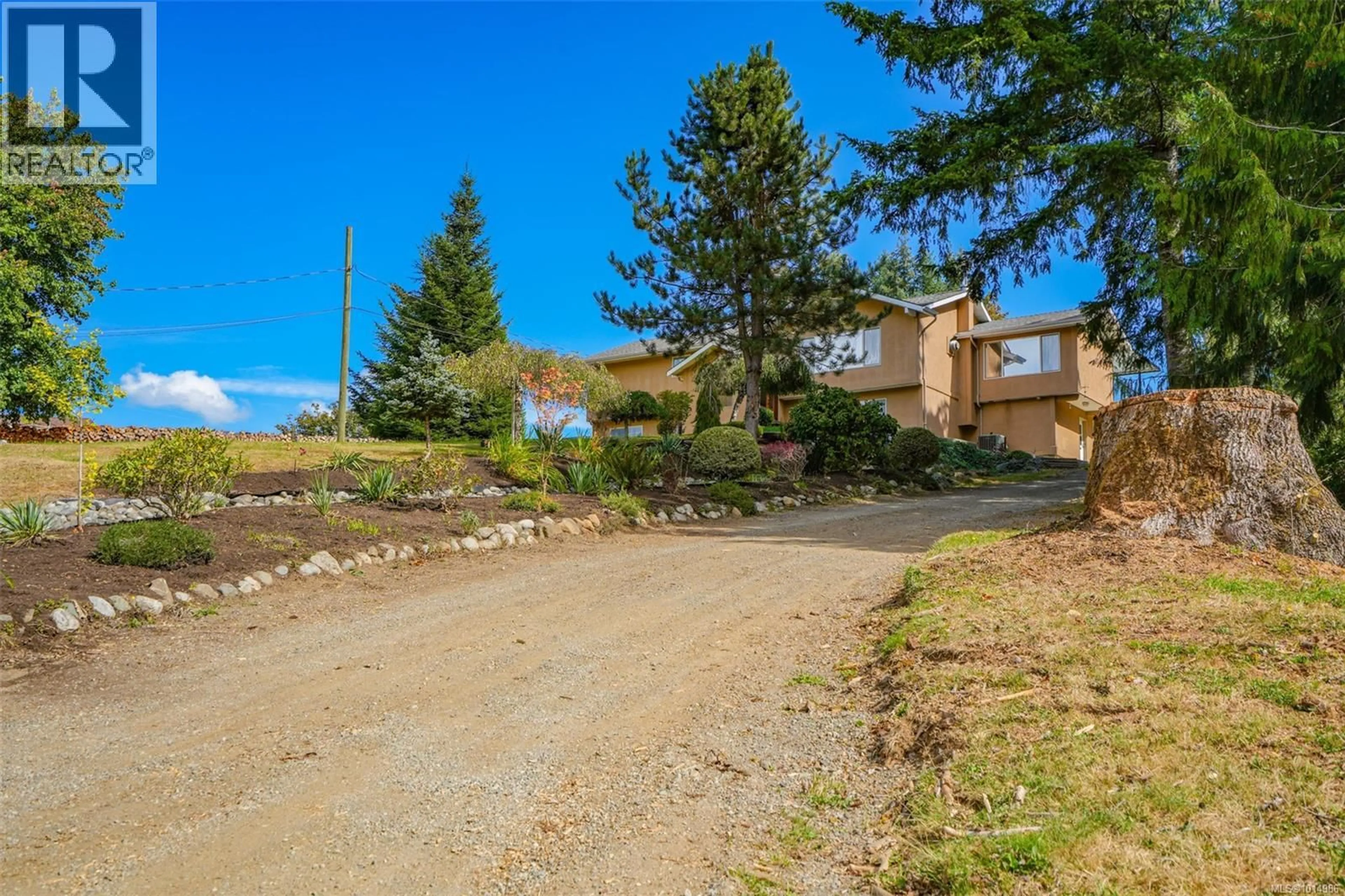 A pic from outside/outdoor area/front of a property/back of a property/a pic from drone, mountain view for 5953 STUART AVENUE, Port Alberni British Columbia V9Y9E6