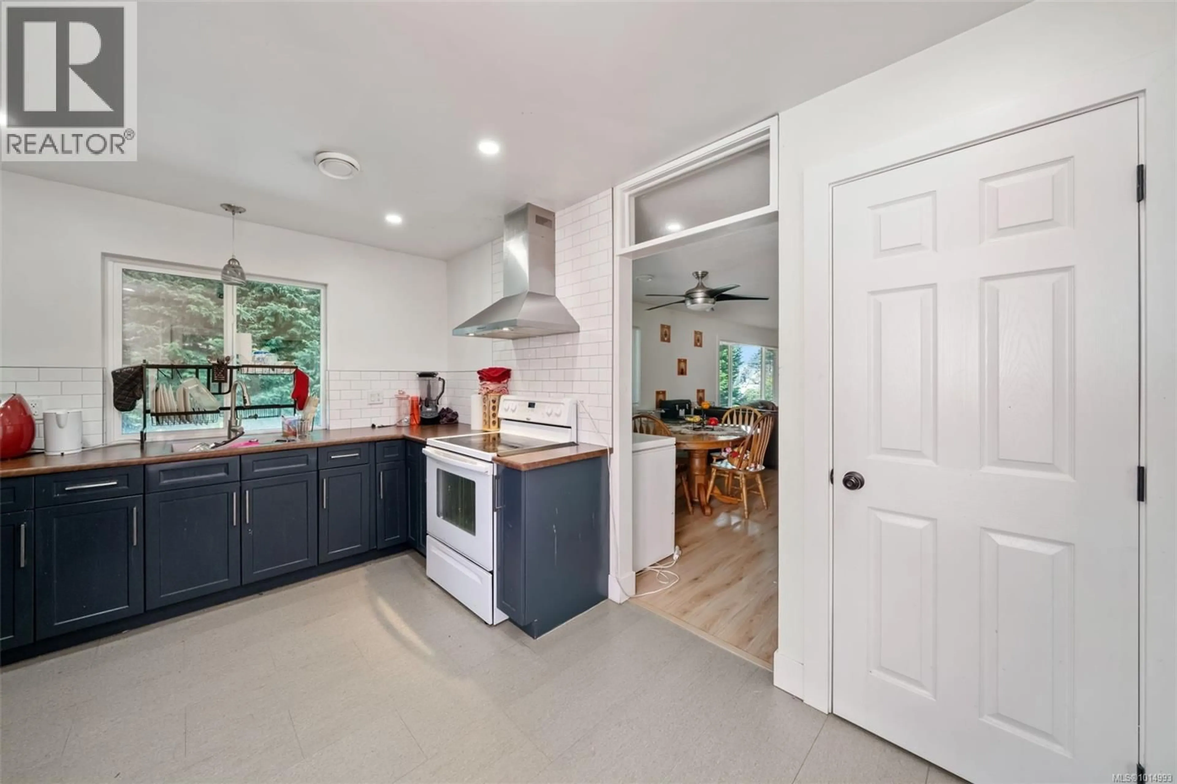 Open concept kitchen, ceramic/tile floor for 798 CECIL BLOGG DRIVE, Colwood British Columbia V9B5N7