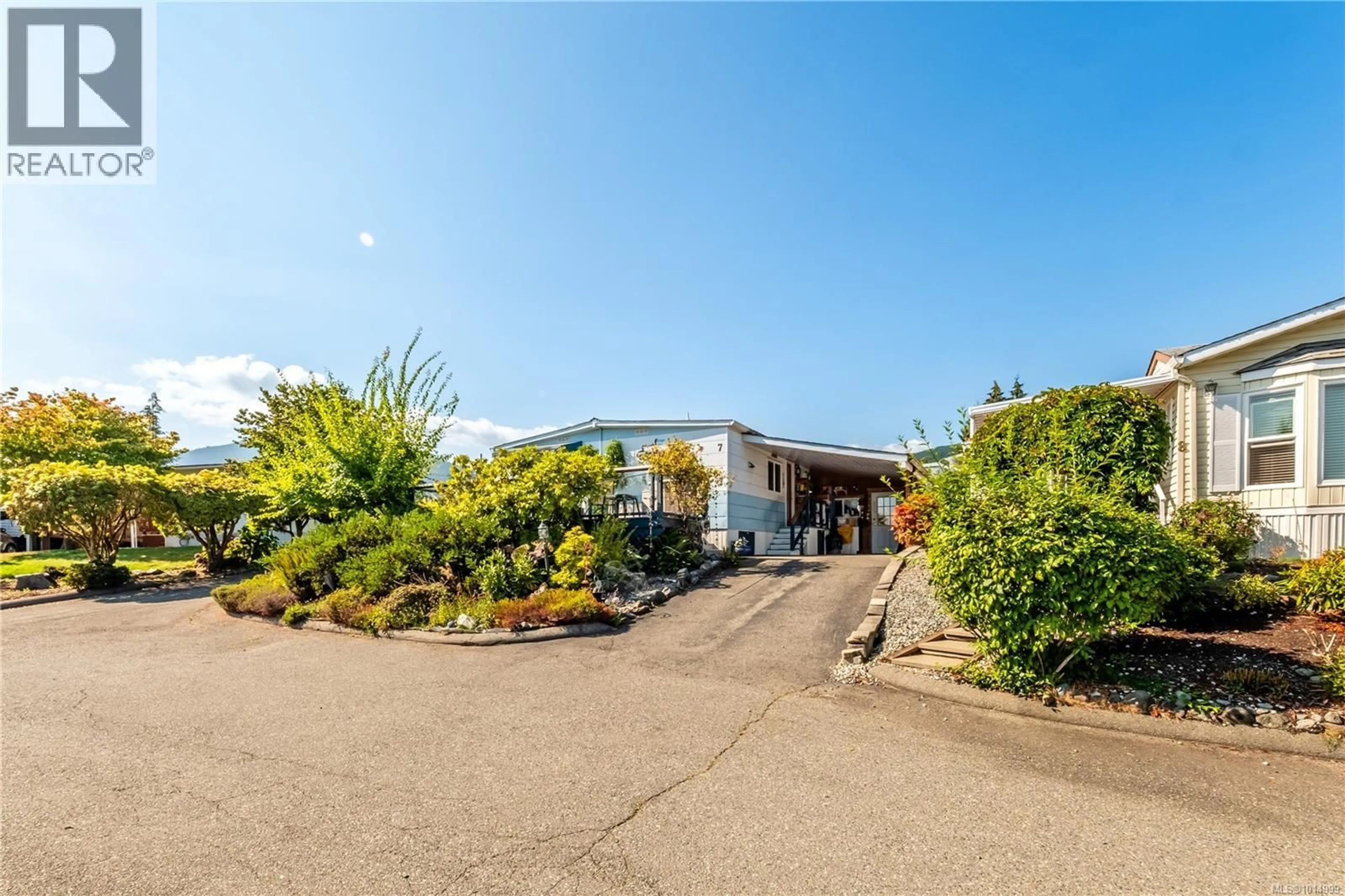 A pic from outside/outdoor area/front of a property/back of a property/a pic from drone, unknown for 7 - 10980 WESTDOWNE ROAD, Ladysmith British Columbia V9G1X2