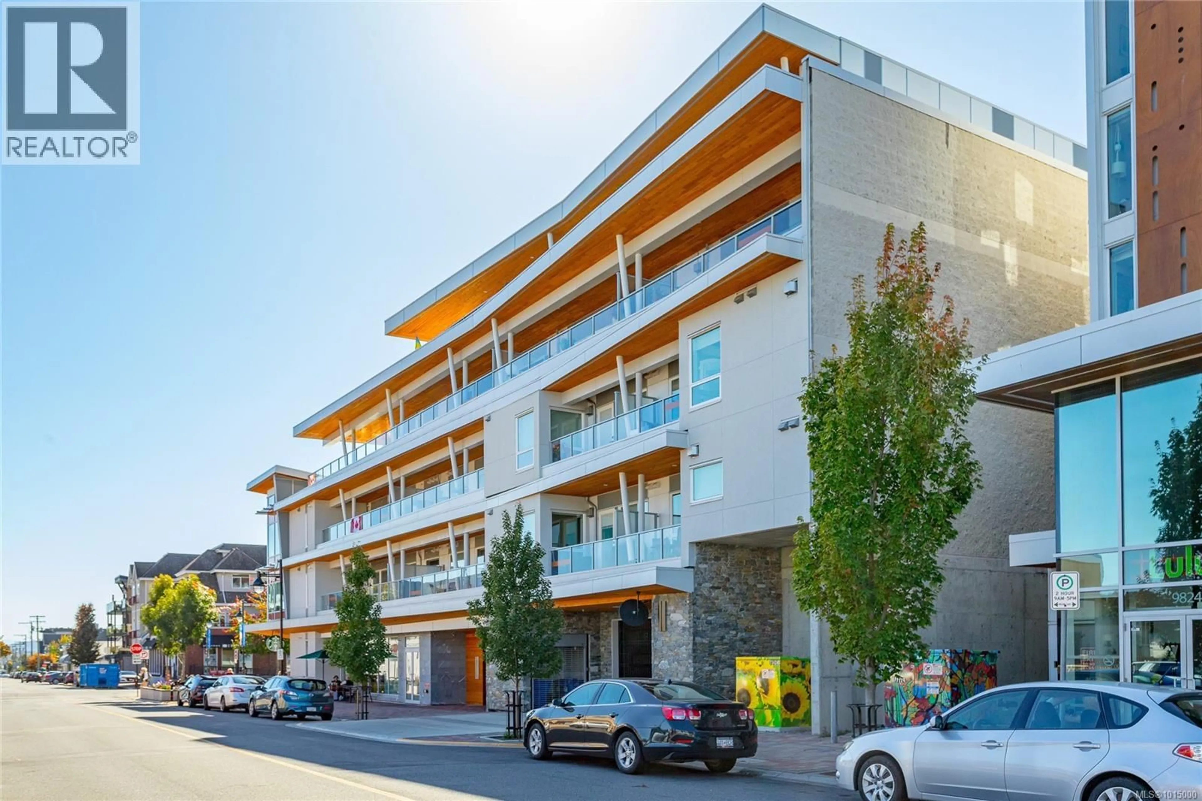 Patio, building for 305 - 9818 FOURTH STREET, Sidney British Columbia V8L2Z3