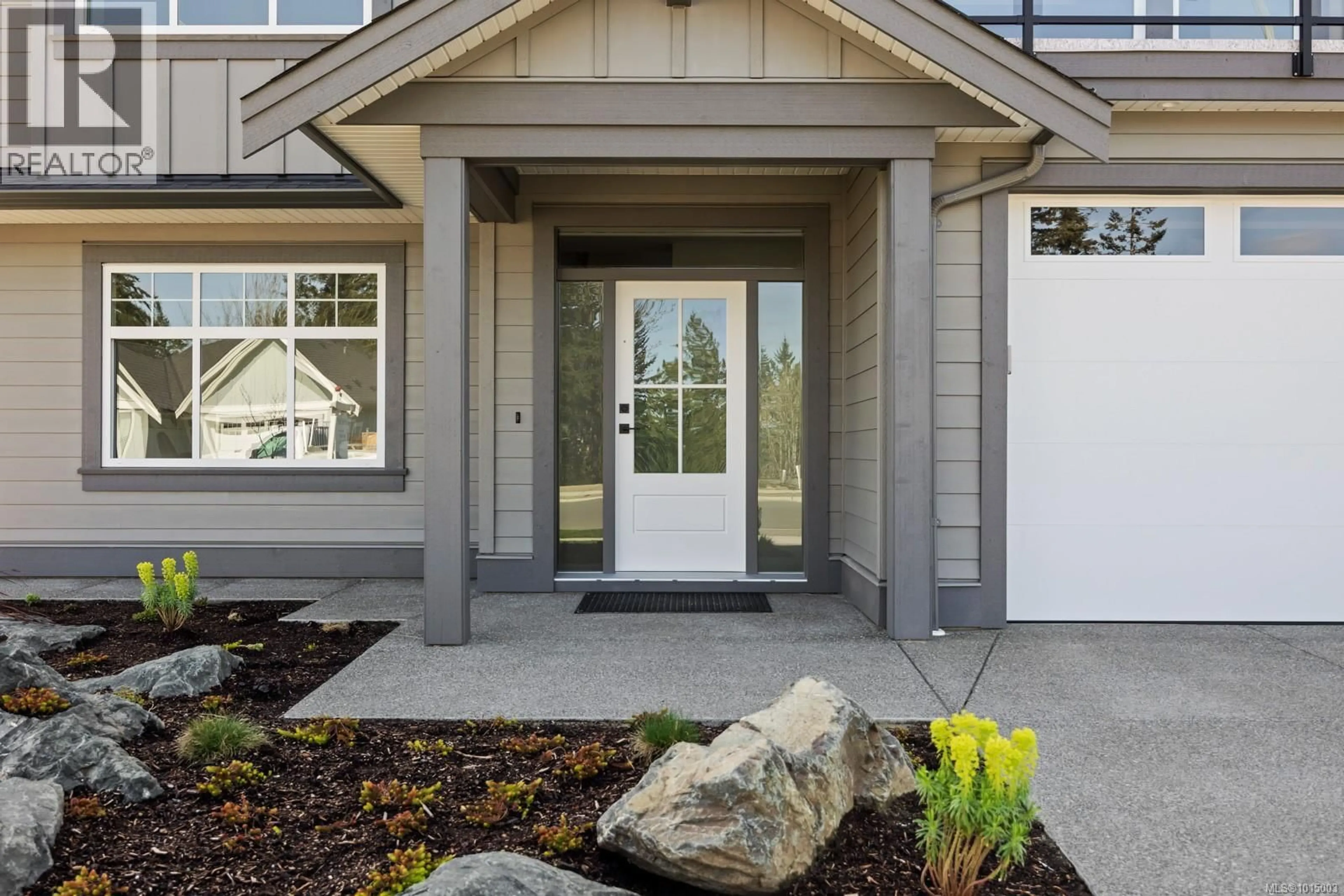Indoor entryway for 1601 CROWN ISLE BOULEVARD, Courtenay British Columbia V9N9X5