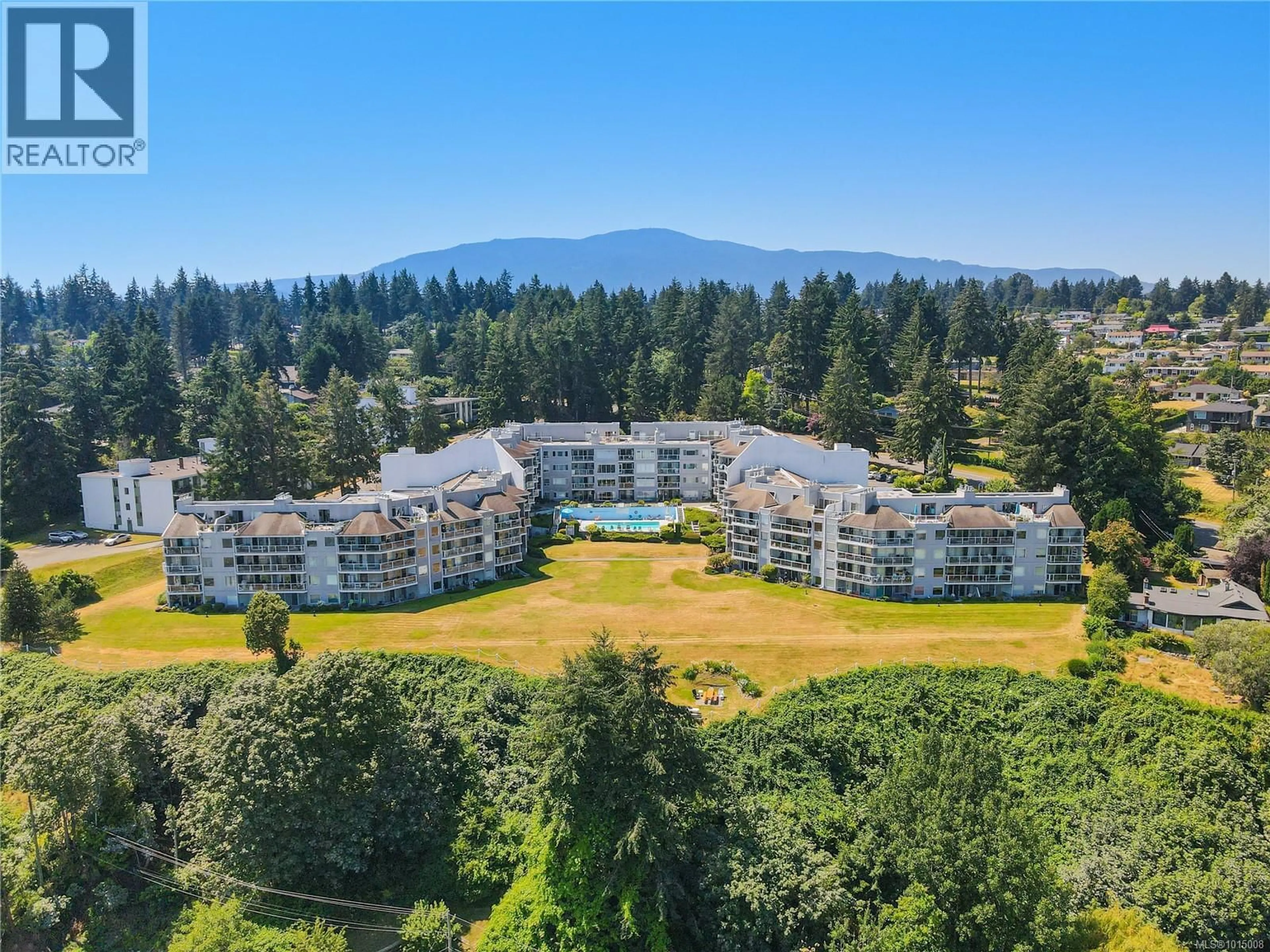 A pic from outside/outdoor area/front of a property/back of a property/a pic from drone, mountain view for 321 - 2562 DEPARTURE BAY ROAD, Nanaimo British Columbia V9S5P1