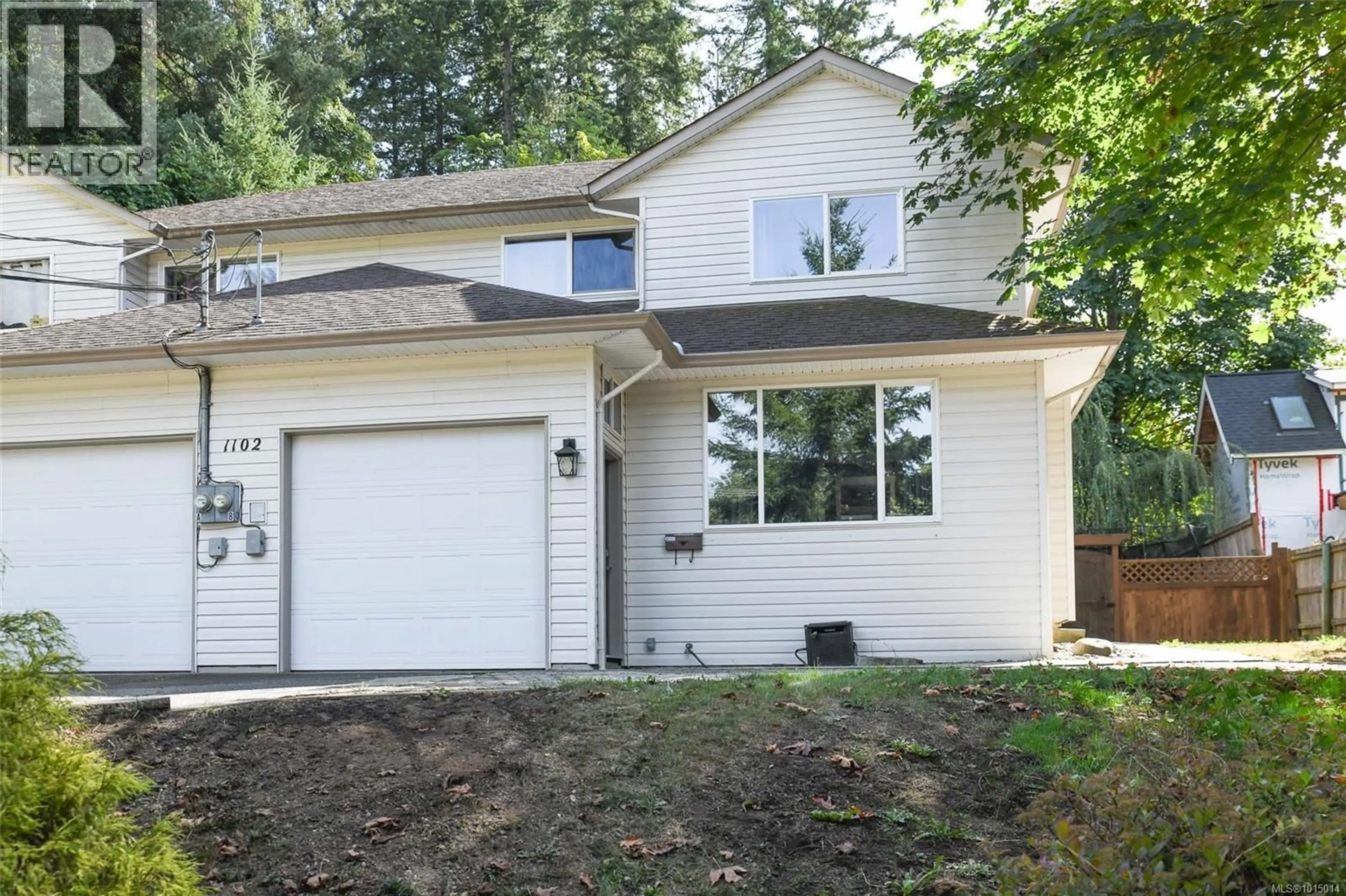 Home with vinyl exterior material, street for B - 1102 1ST STREET, Courtenay British Columbia V9N1A9
