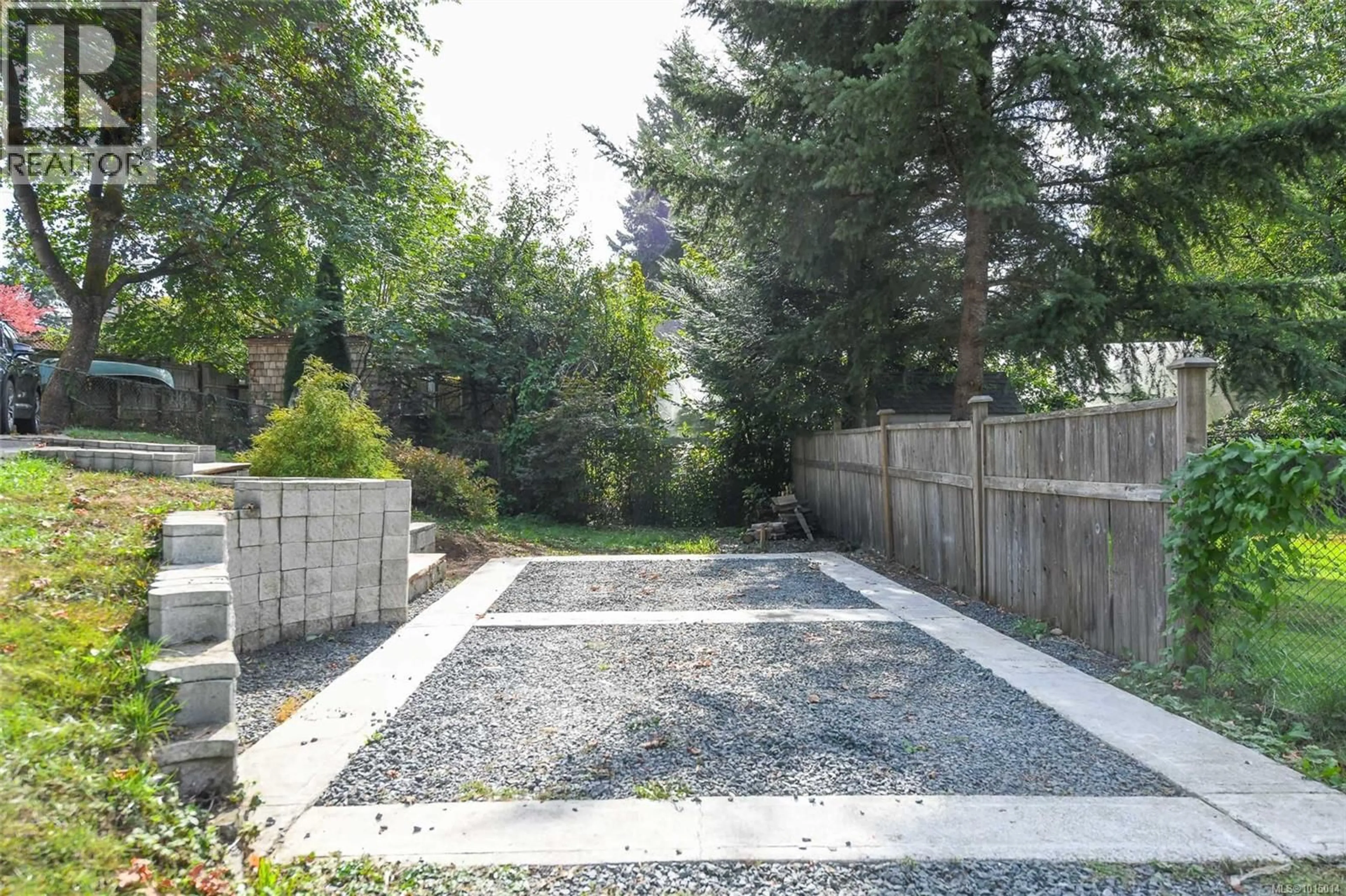 Patio, street for B - 1102 1ST STREET, Courtenay British Columbia V9N1A9