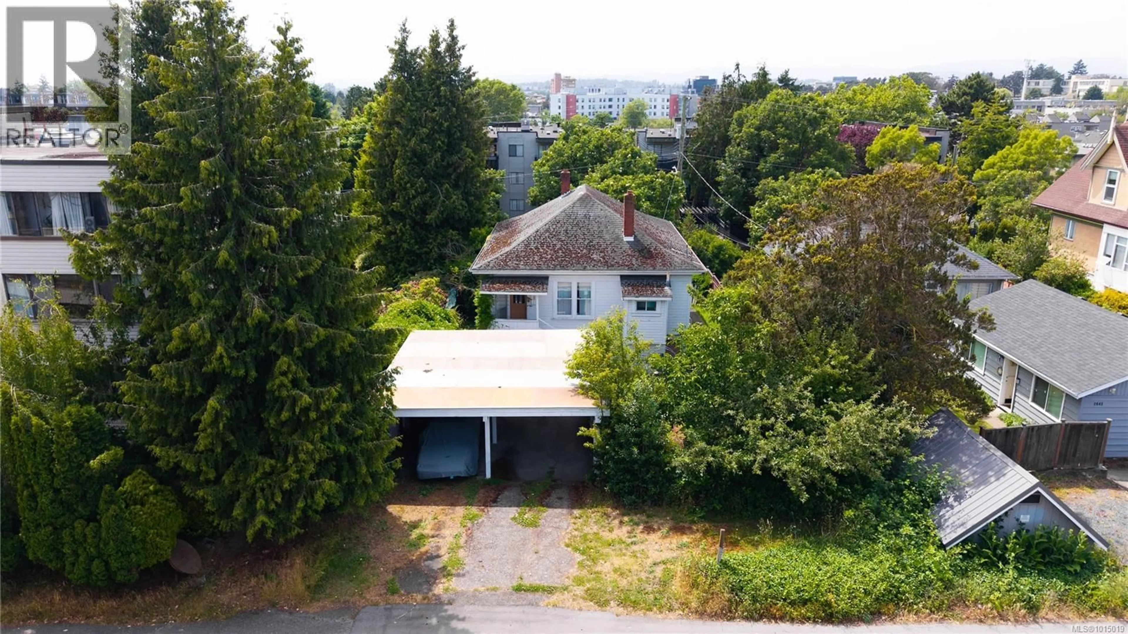 A pic from outside/outdoor area/front of a property/back of a property/a pic from drone, street for 2639 PRIOR STREET, Victoria British Columbia V8T3X7