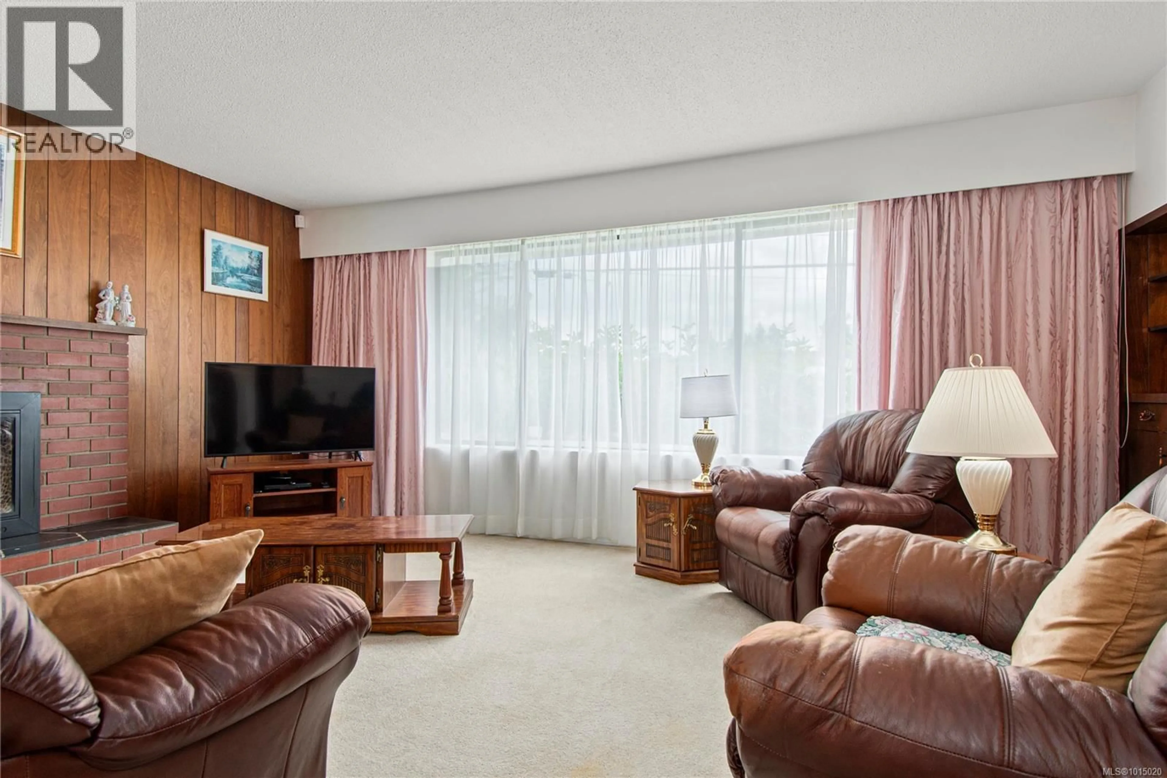 Living room with furniture, unknown for 724 4TH AVENUE, Campbell River British Columbia V9W3W9