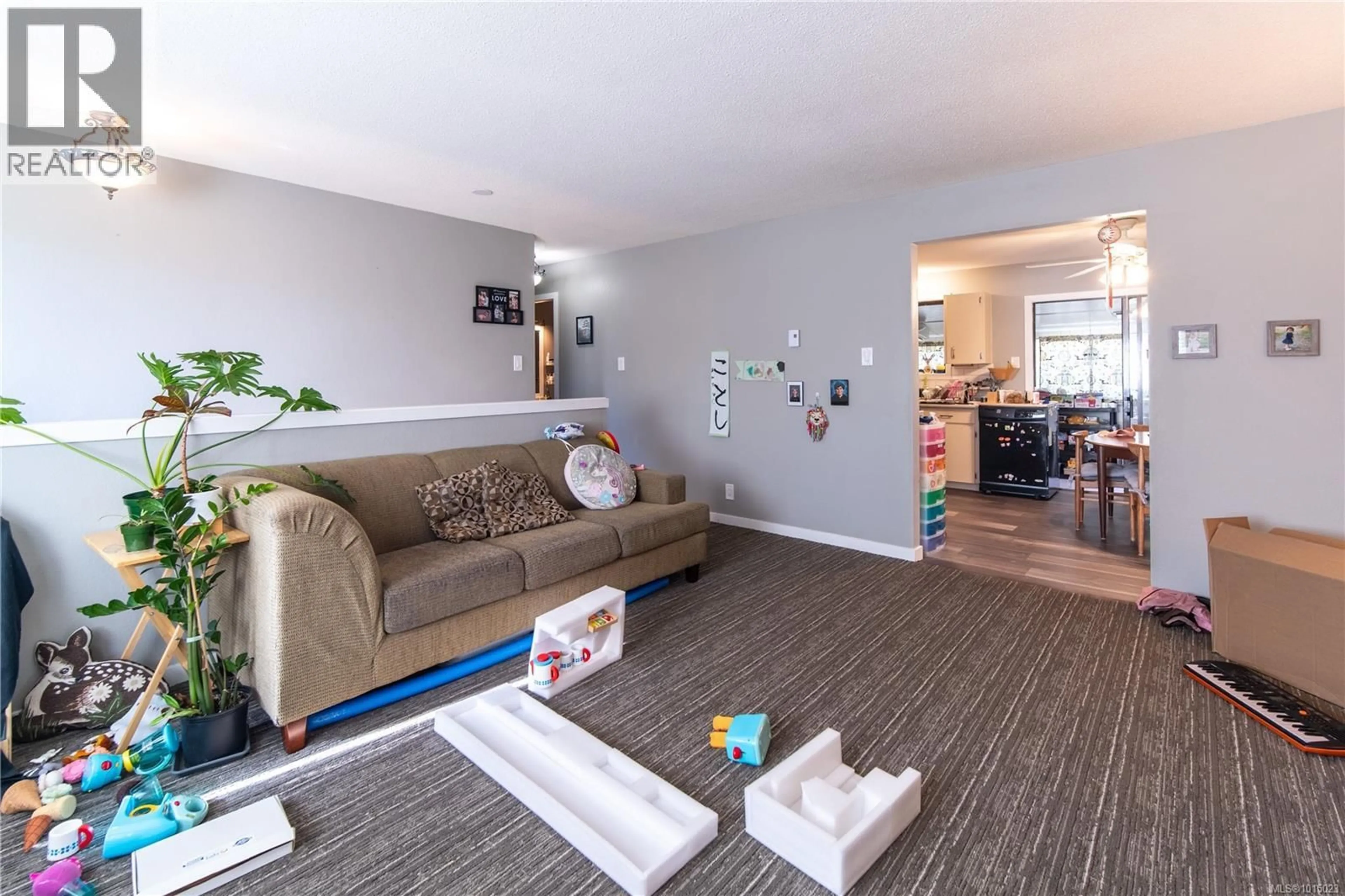 Living room with furniture, unknown for 724 STANCOMBE PLACE, Esquimalt British Columbia V9A7E6