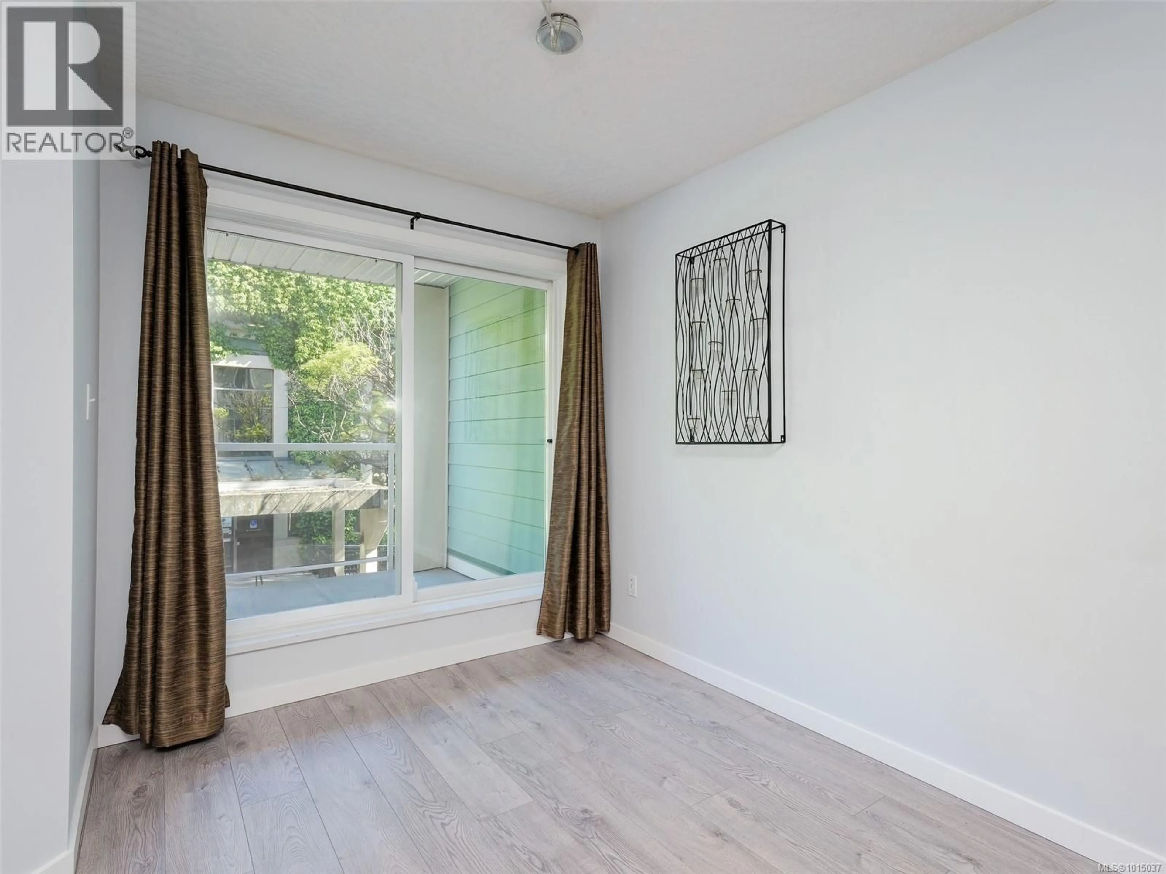 A pic of a room for 304 - 649 BAY STREET, Victoria British Columbia V8T5H8