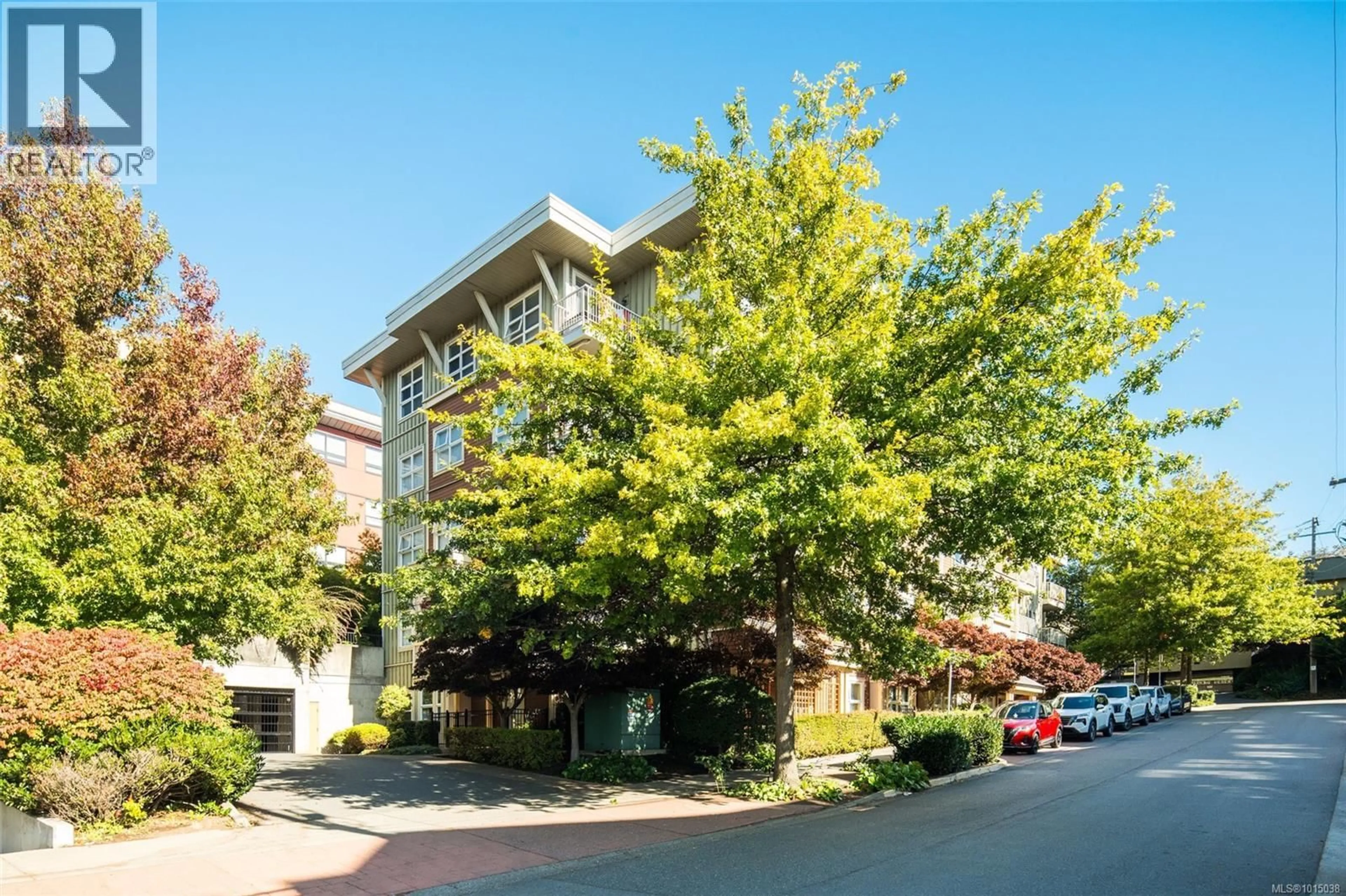 Patio, building for 403 - 870 SHORT STREET, Saanich British Columbia V8X2V5