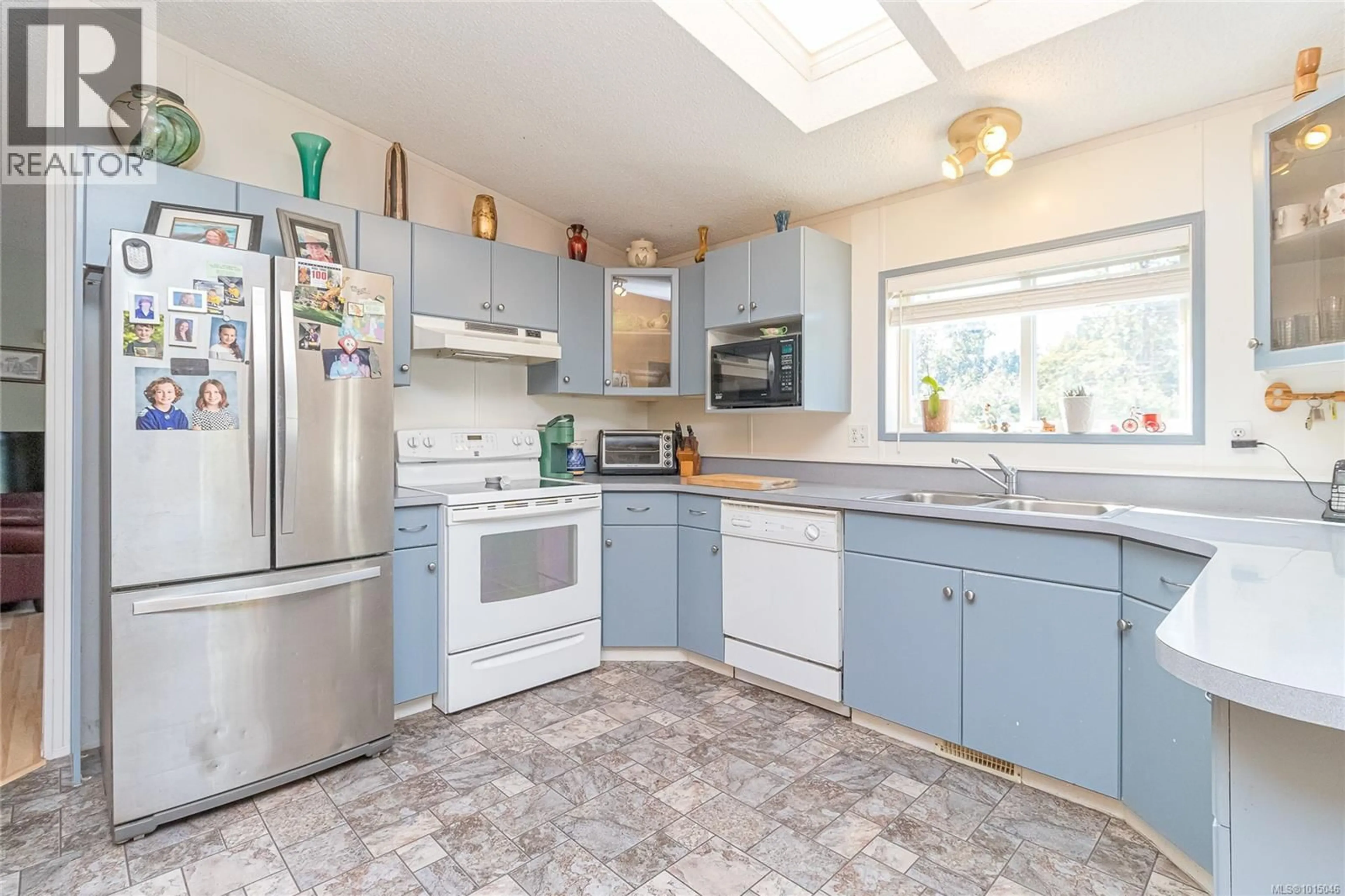 Standard kitchen, ceramic/tile floor for 138 - 1751 NORTHGATE ROAD, Cobble Hill British Columbia V0R1L6