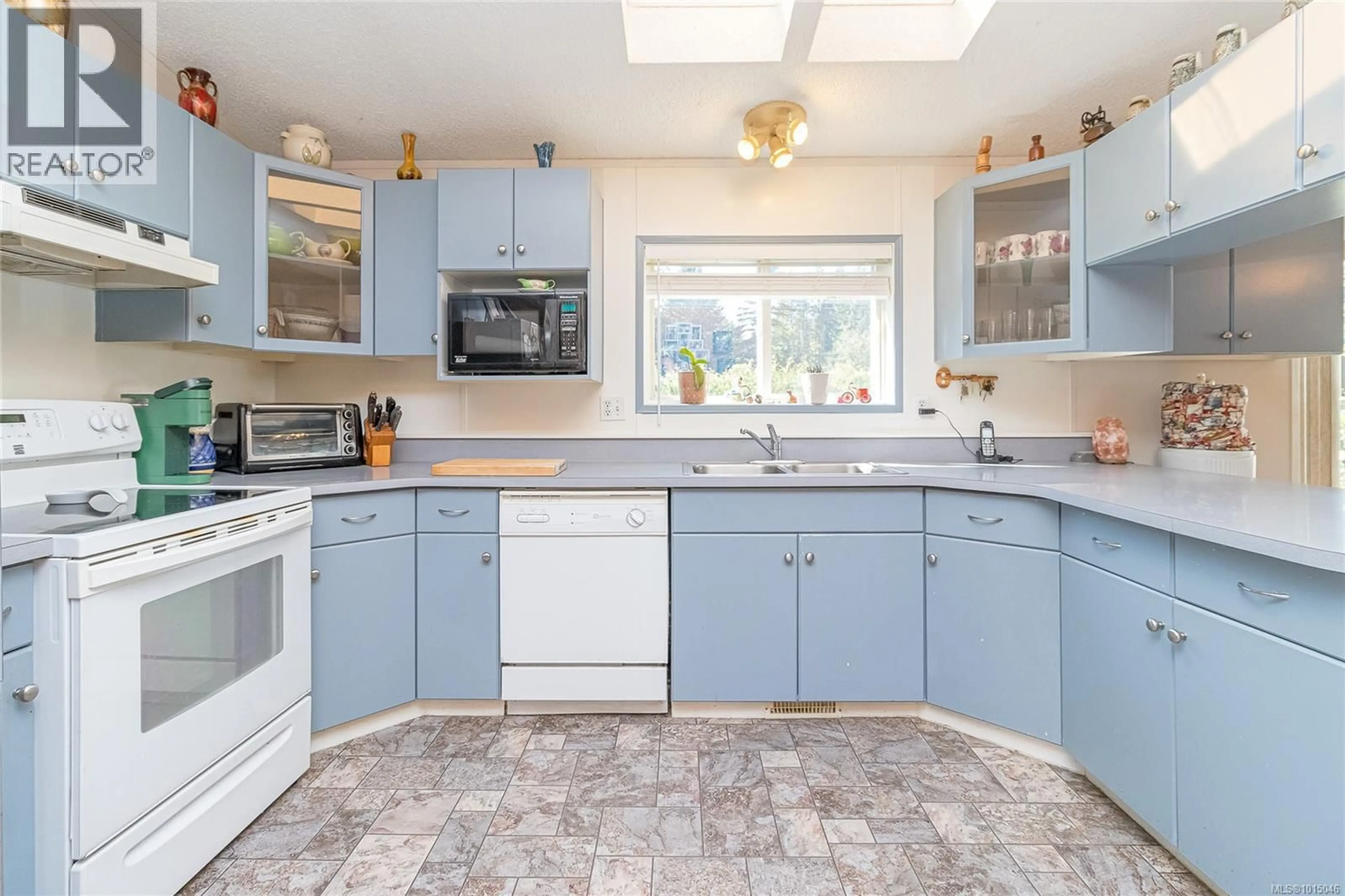 Standard kitchen, ceramic/tile floor for 138 - 1751 NORTHGATE ROAD, Cobble Hill British Columbia V0R1L6