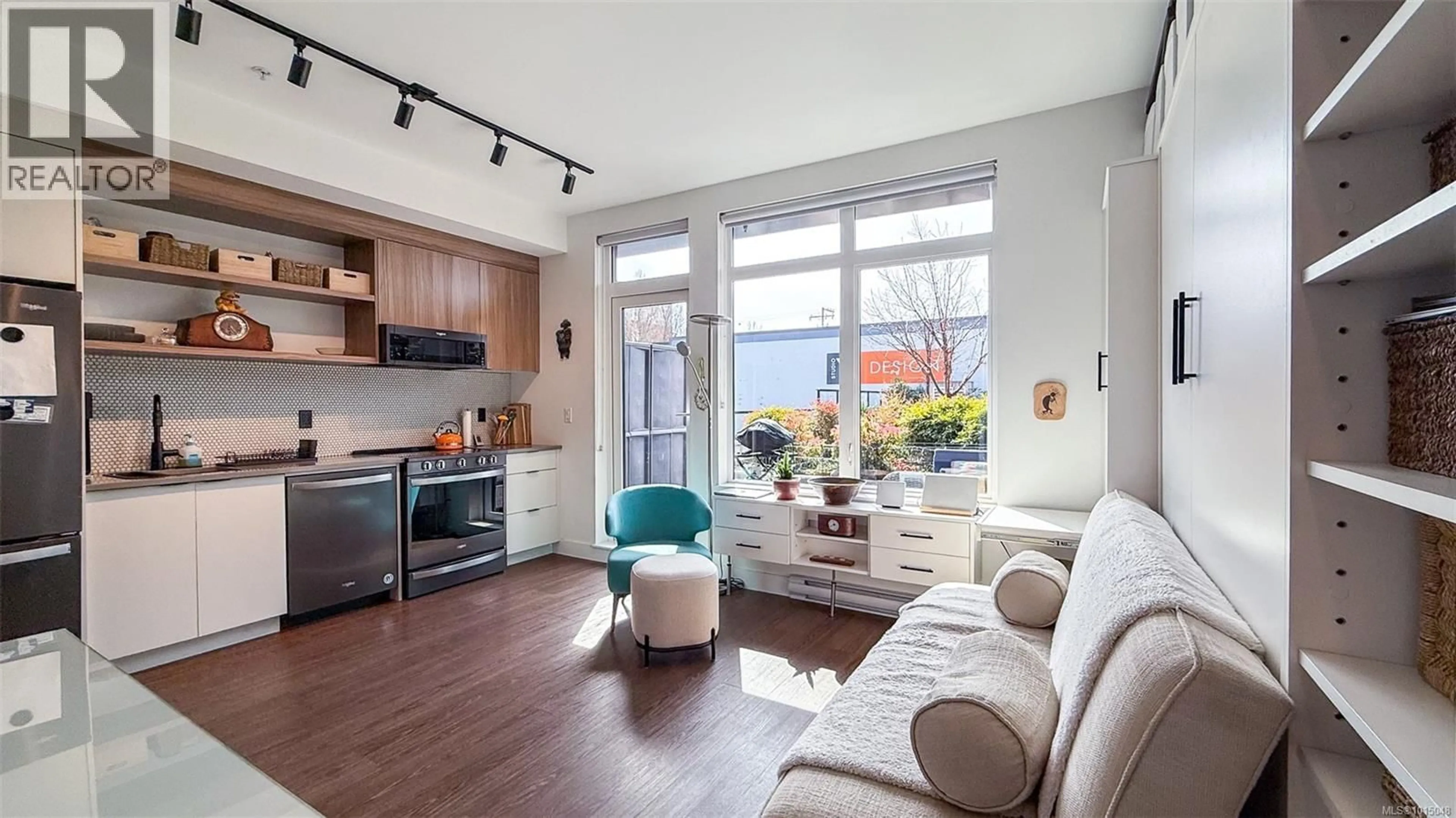 Open concept kitchen, wood/laminate floor for 219 - 515 CHATHAM STREET, Victoria British Columbia V8T0C8