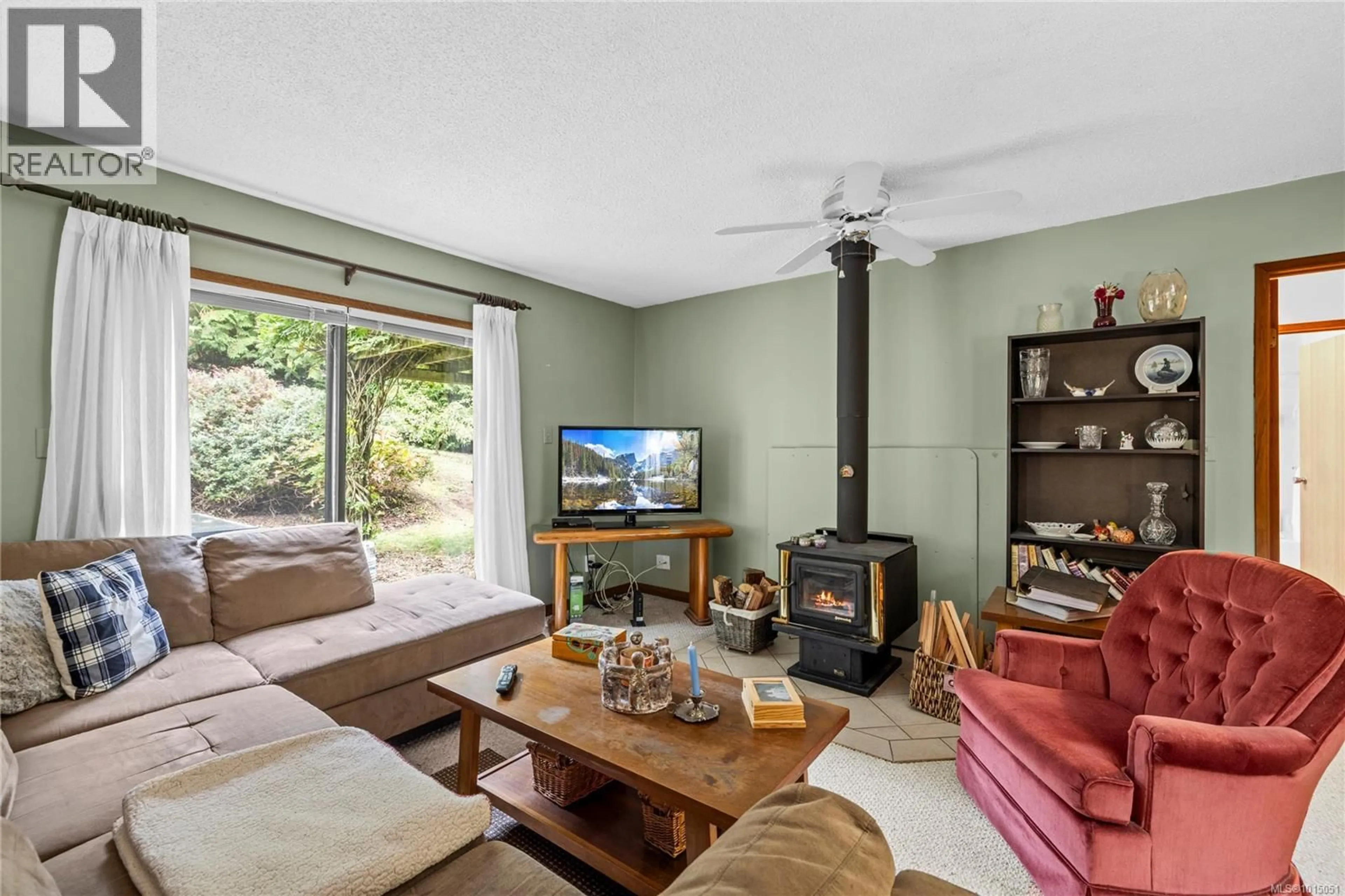 Living room with furniture, unknown for 433 TRIO LANE, Qualicum Beach British Columbia V9K1L9