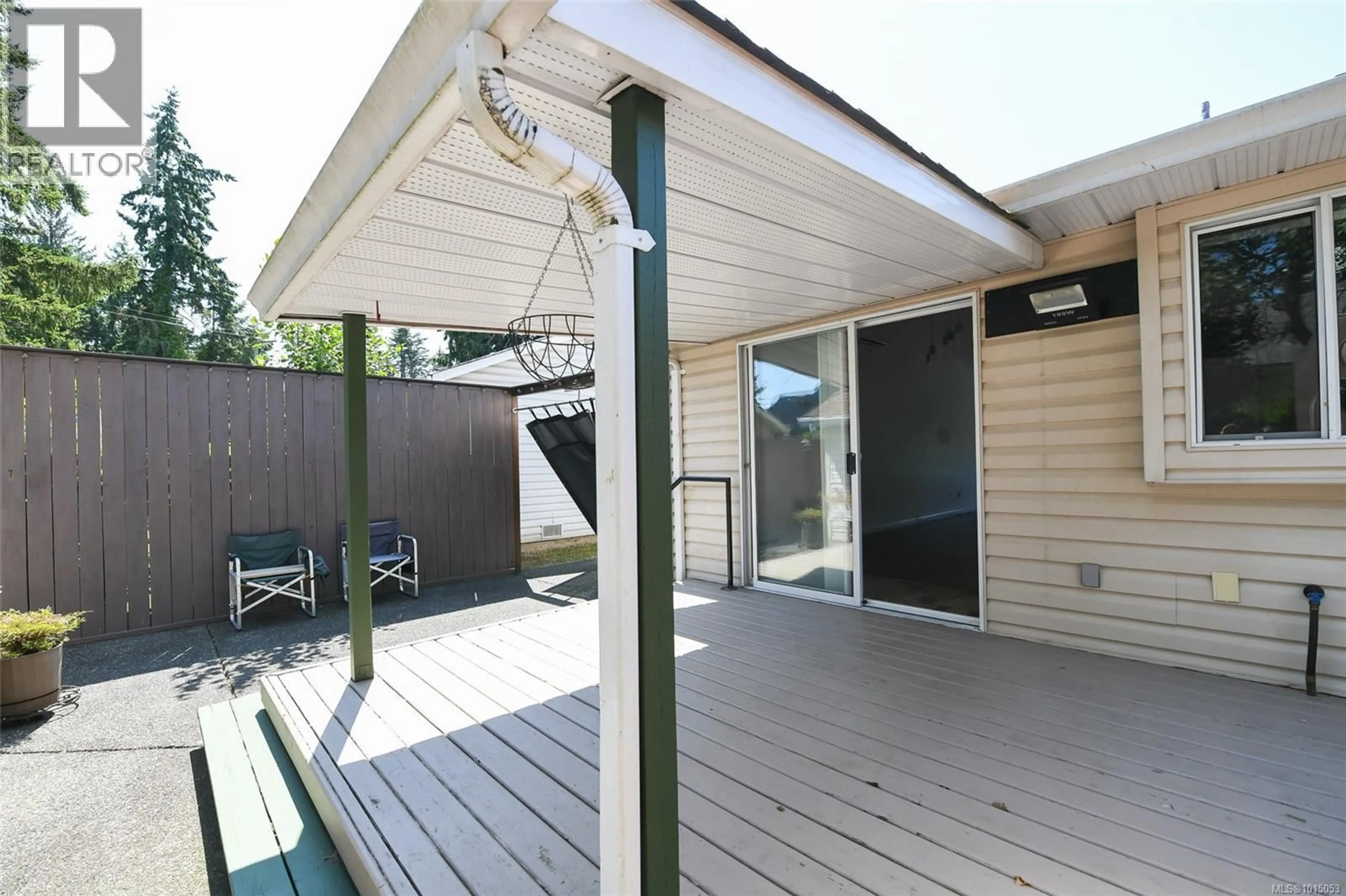 Patio, street for B - 1250 STEWART AVENUE, Courtenay British Columbia V9N3H4