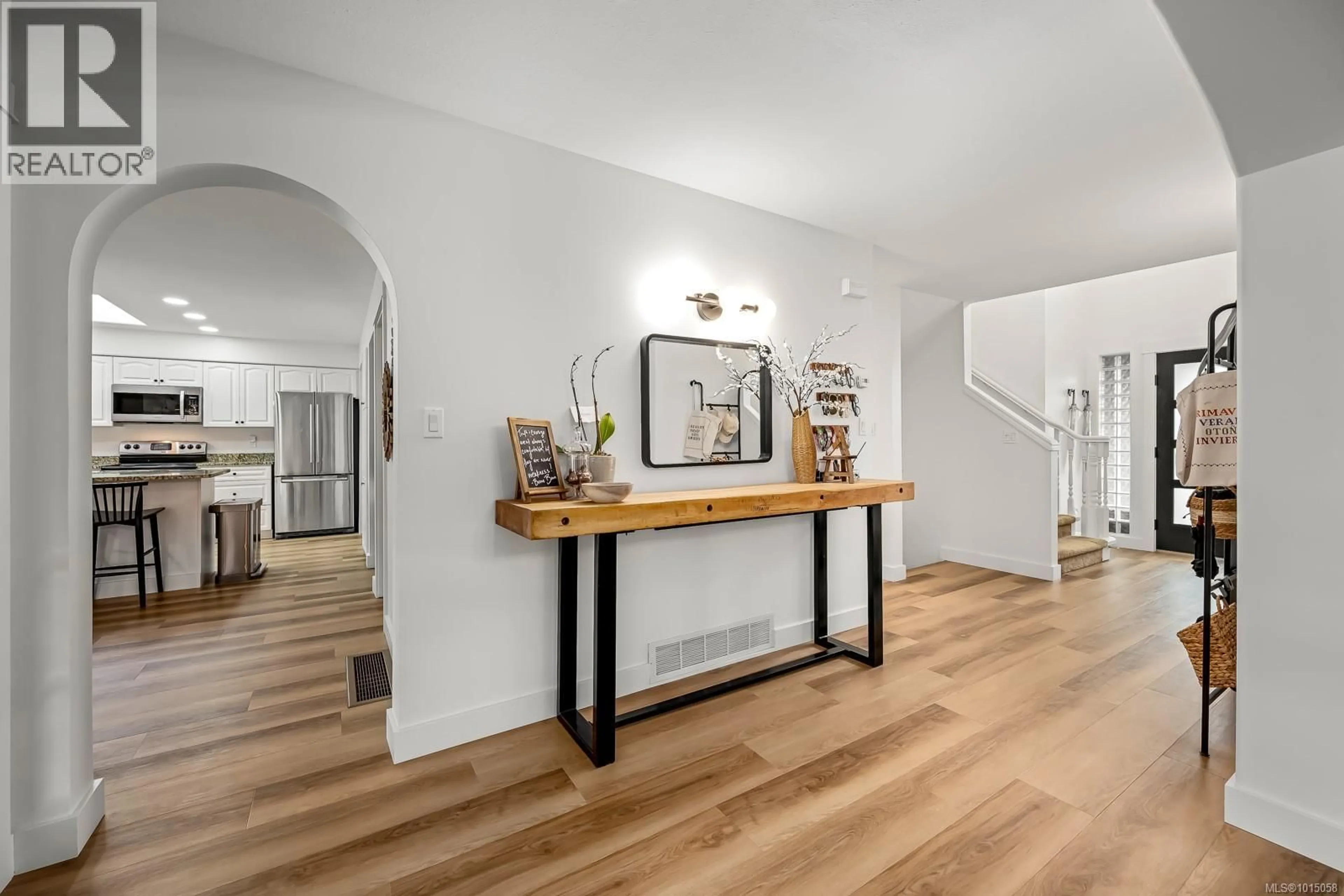Indoor entryway for 931 CROWN ISLE DRIVE, Courtenay British Columbia V9N8R6