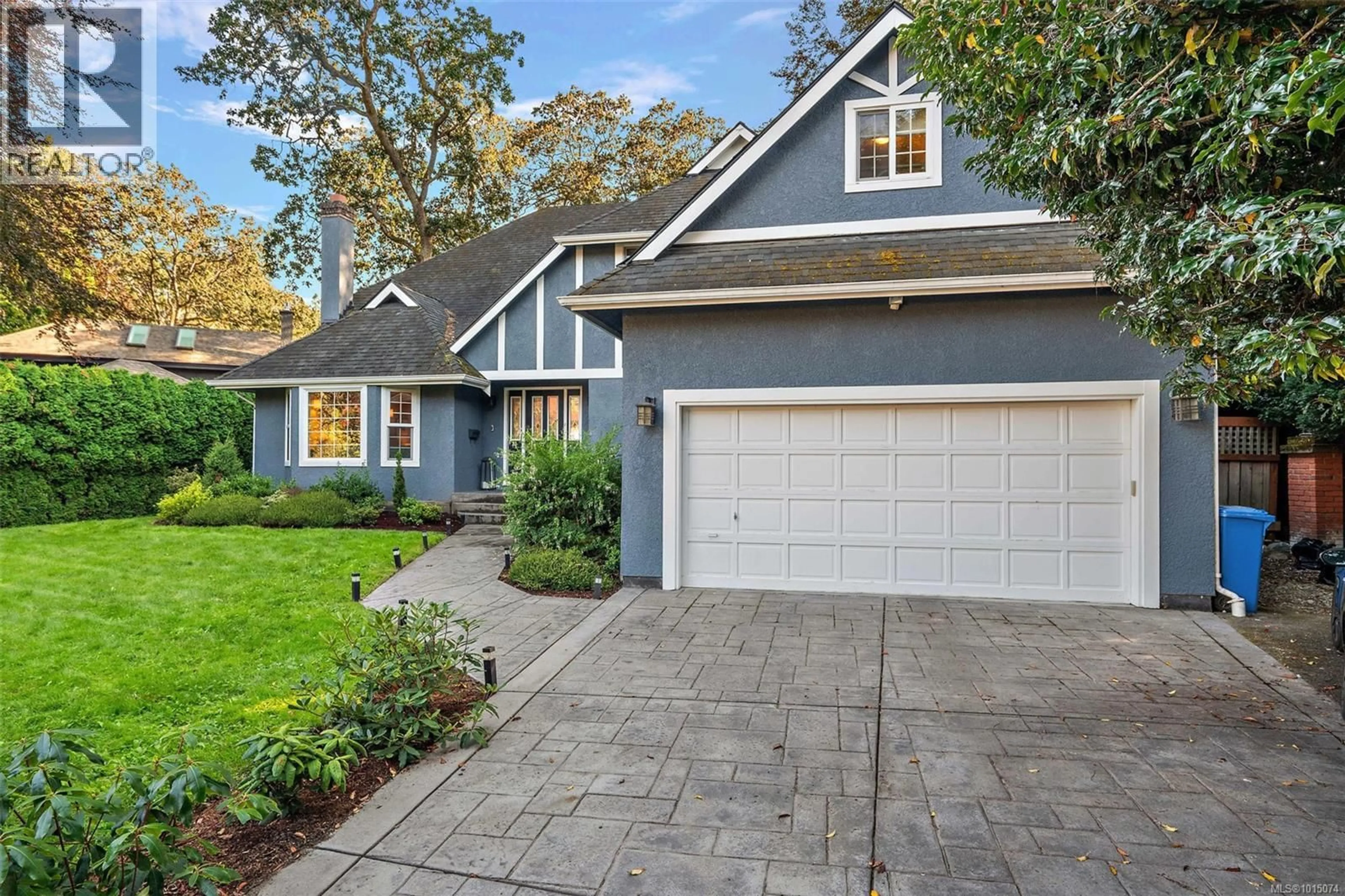 Home with vinyl exterior material, street for 2023 RUNNYMEDE AVENUE, Oak Bay British Columbia V8S2V5