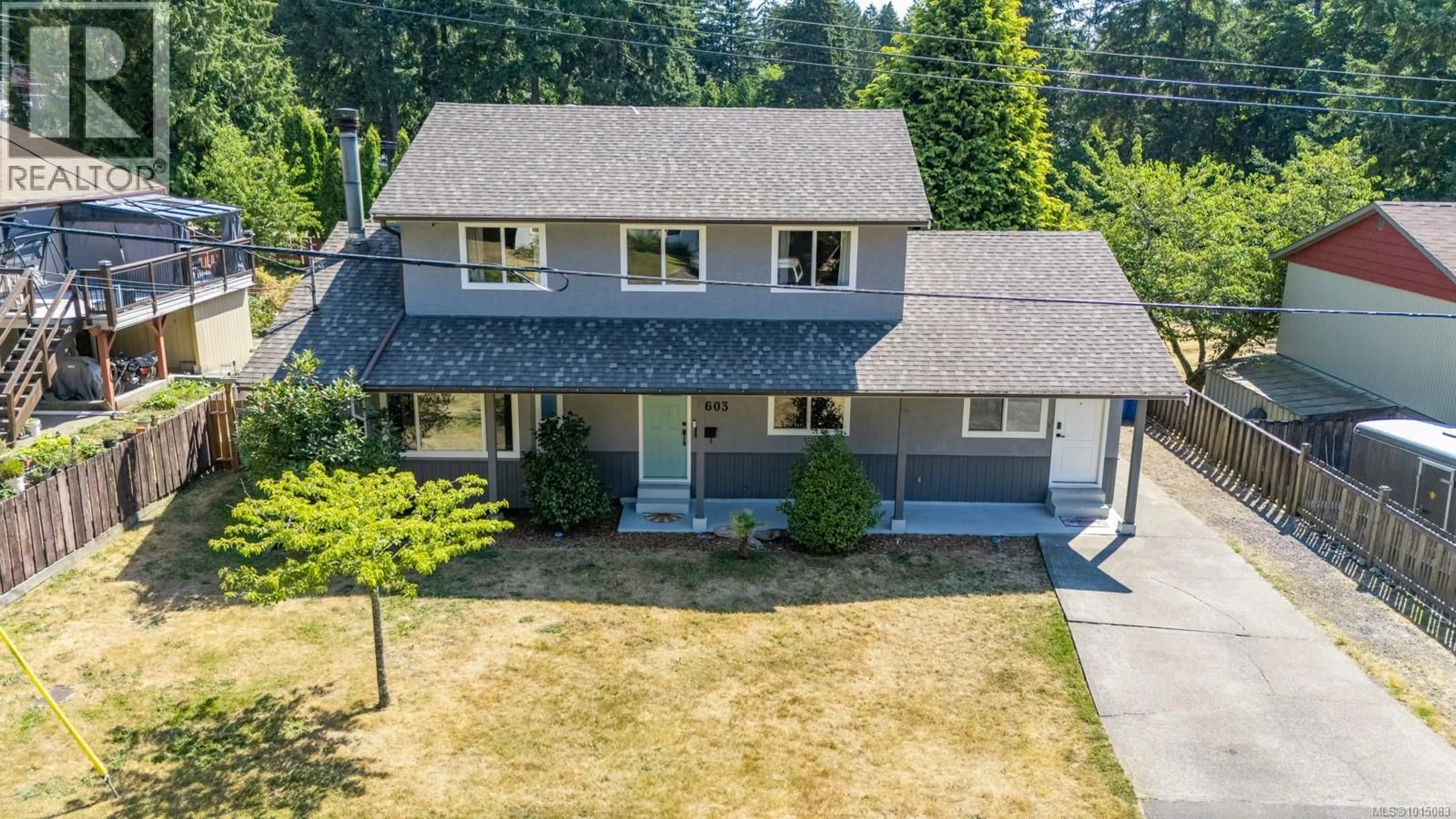 A pic from outside/outdoor area/front of a property/back of a property/a pic from drone, street for 3603 SUNRISE PLACE, Nanaimo British Columbia V9T2S7