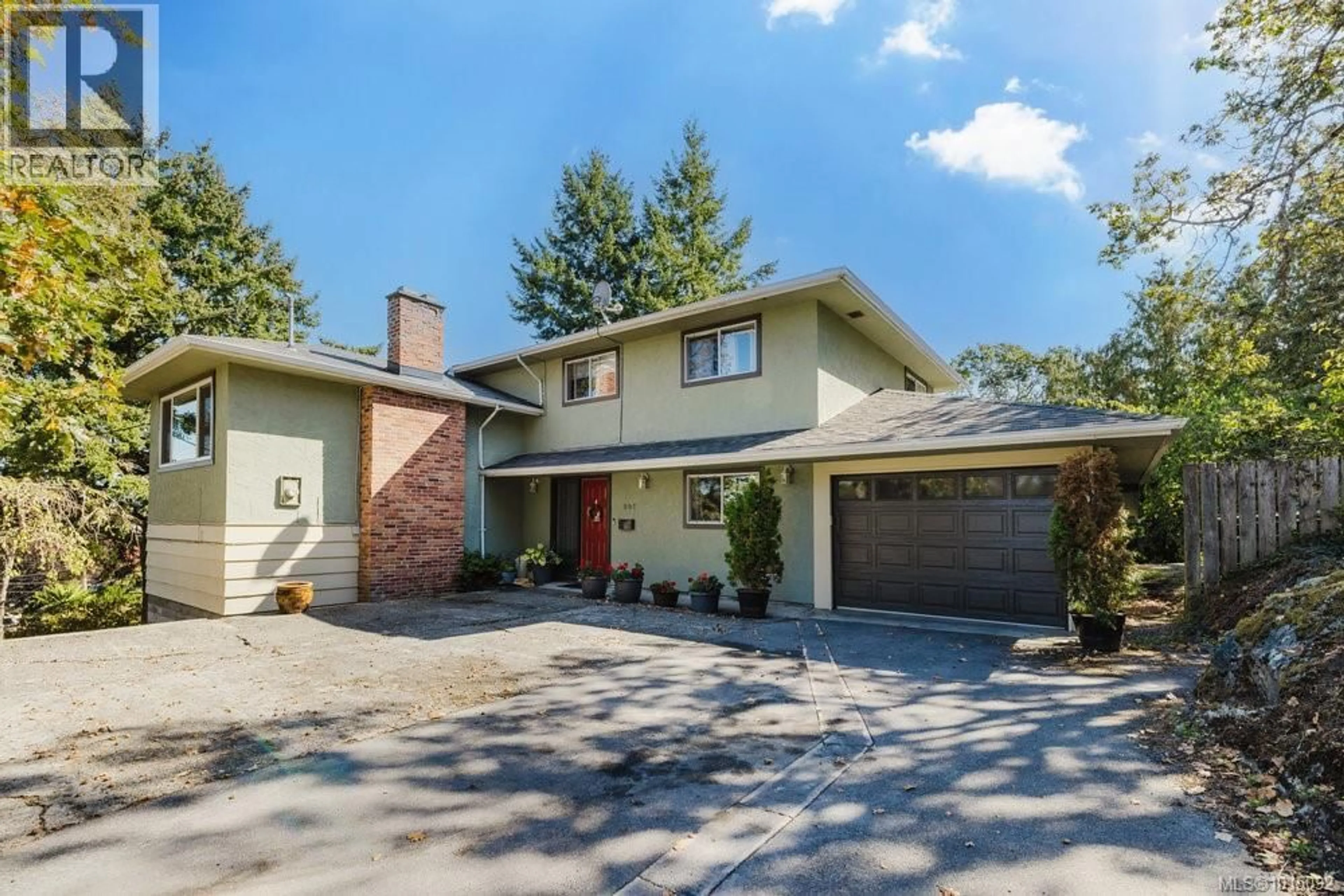 Home with brick exterior material, street for 997 KAREN CRESCENT, Saanich British Columbia V8X3C7