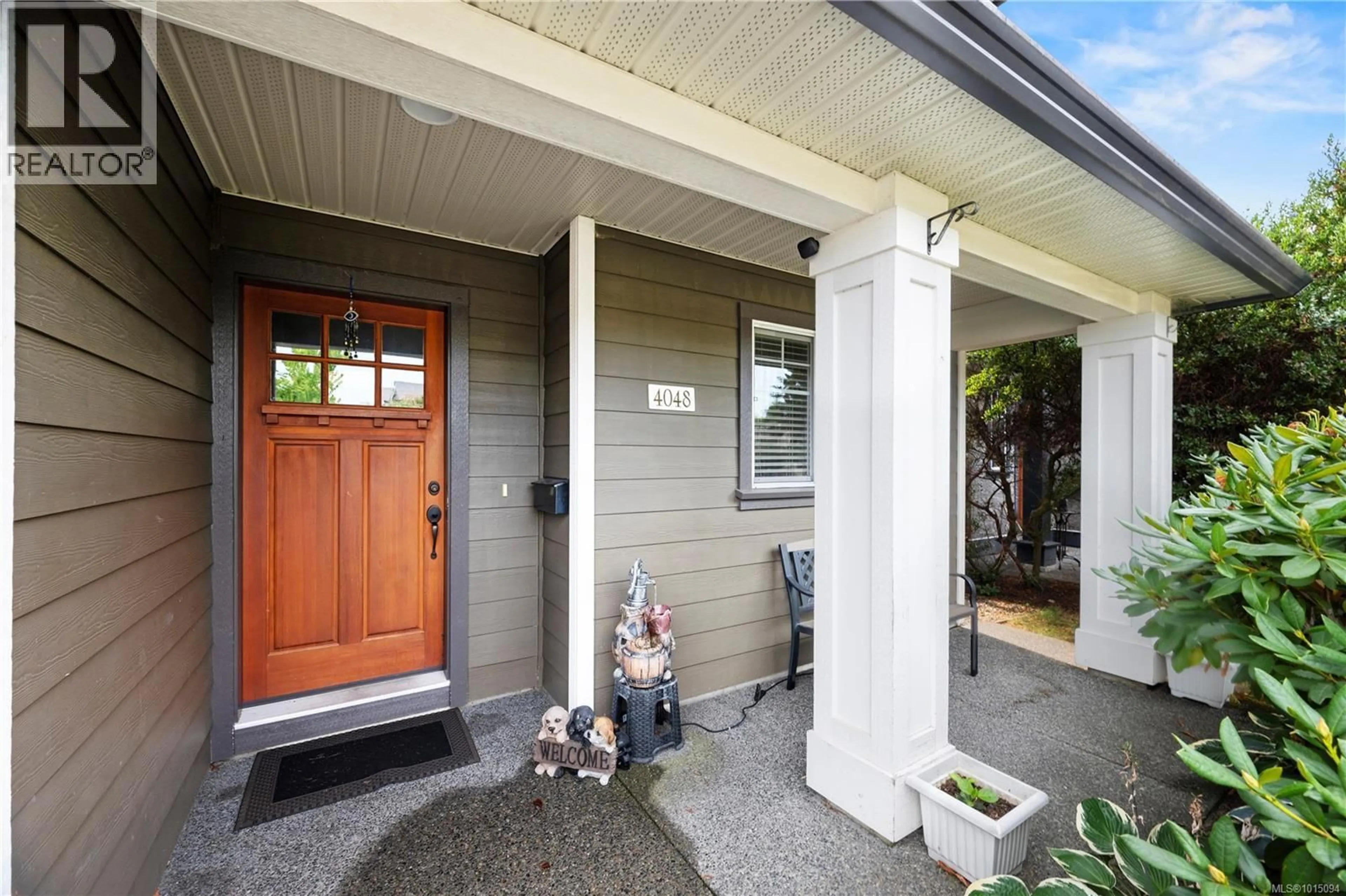 Indoor entryway for 4048 COPPERFIELD LANE, Saanich British Columbia V8Z0A6
