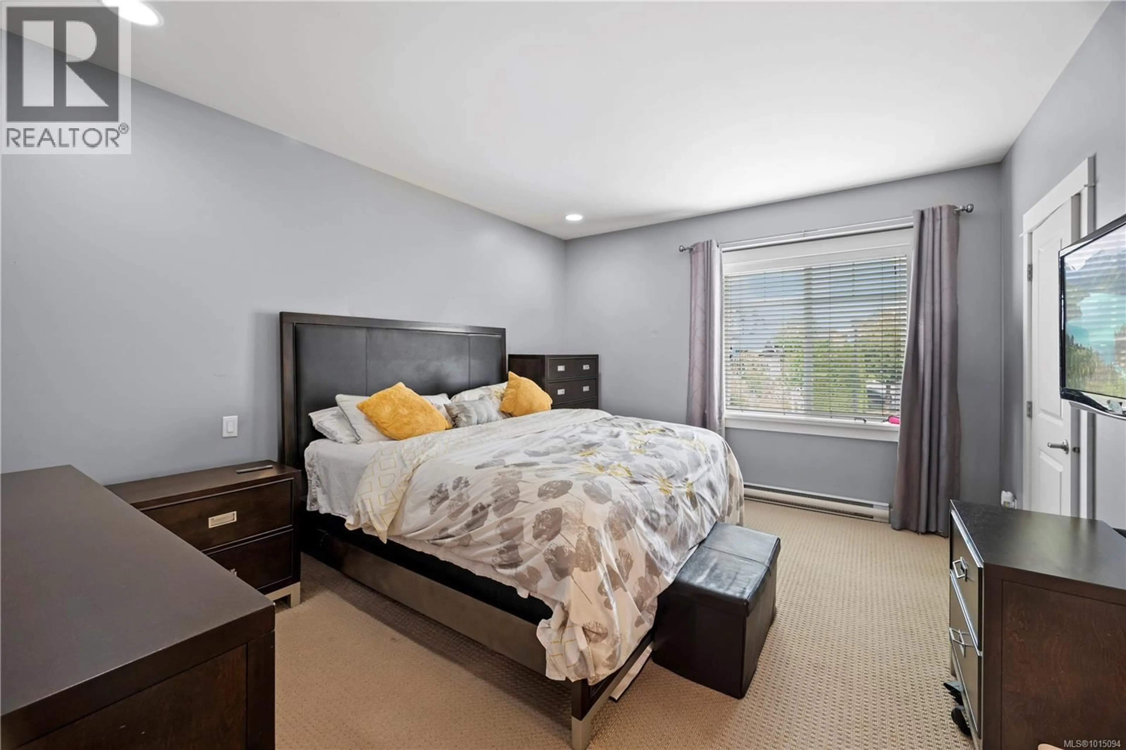 Bedroom with bed, unknown for 4048 COPPERFIELD LANE, Saanich British Columbia V8Z0A6