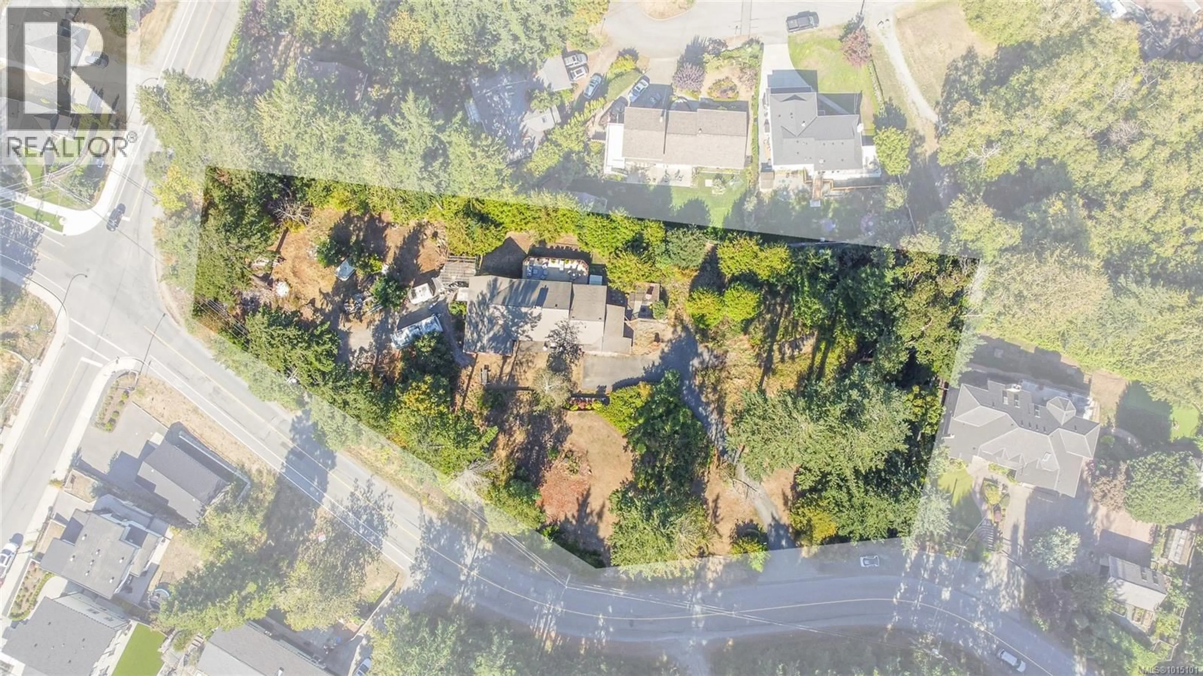 A pic from outside/outdoor area/front of a property/back of a property/a pic from drone, street for 918 WALFRED ROAD, Langford British Columbia V9C2P4