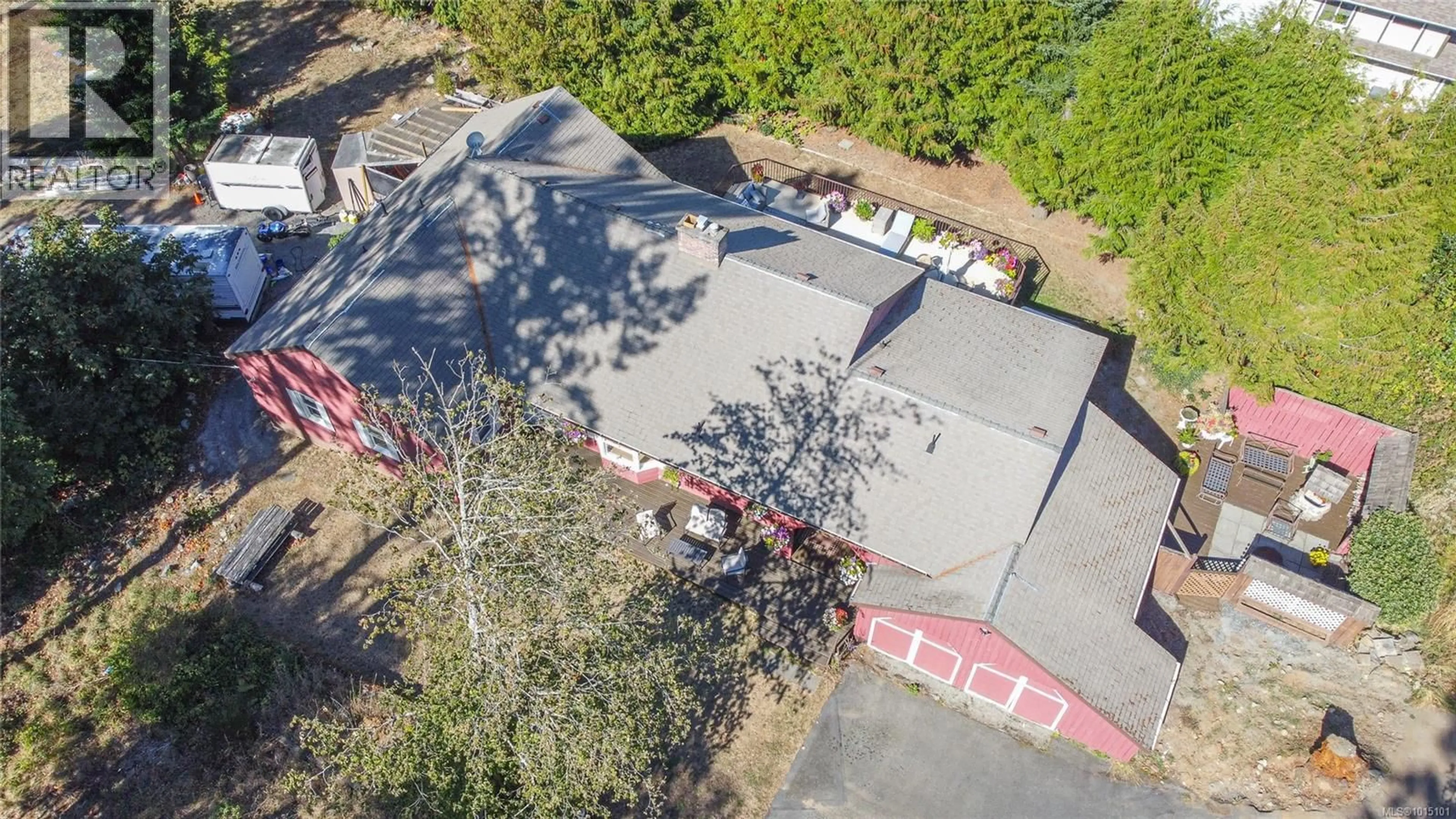 A pic from outside/outdoor area/front of a property/back of a property/a pic from drone, street for 918 WALFRED ROAD, Langford British Columbia V9C2P4