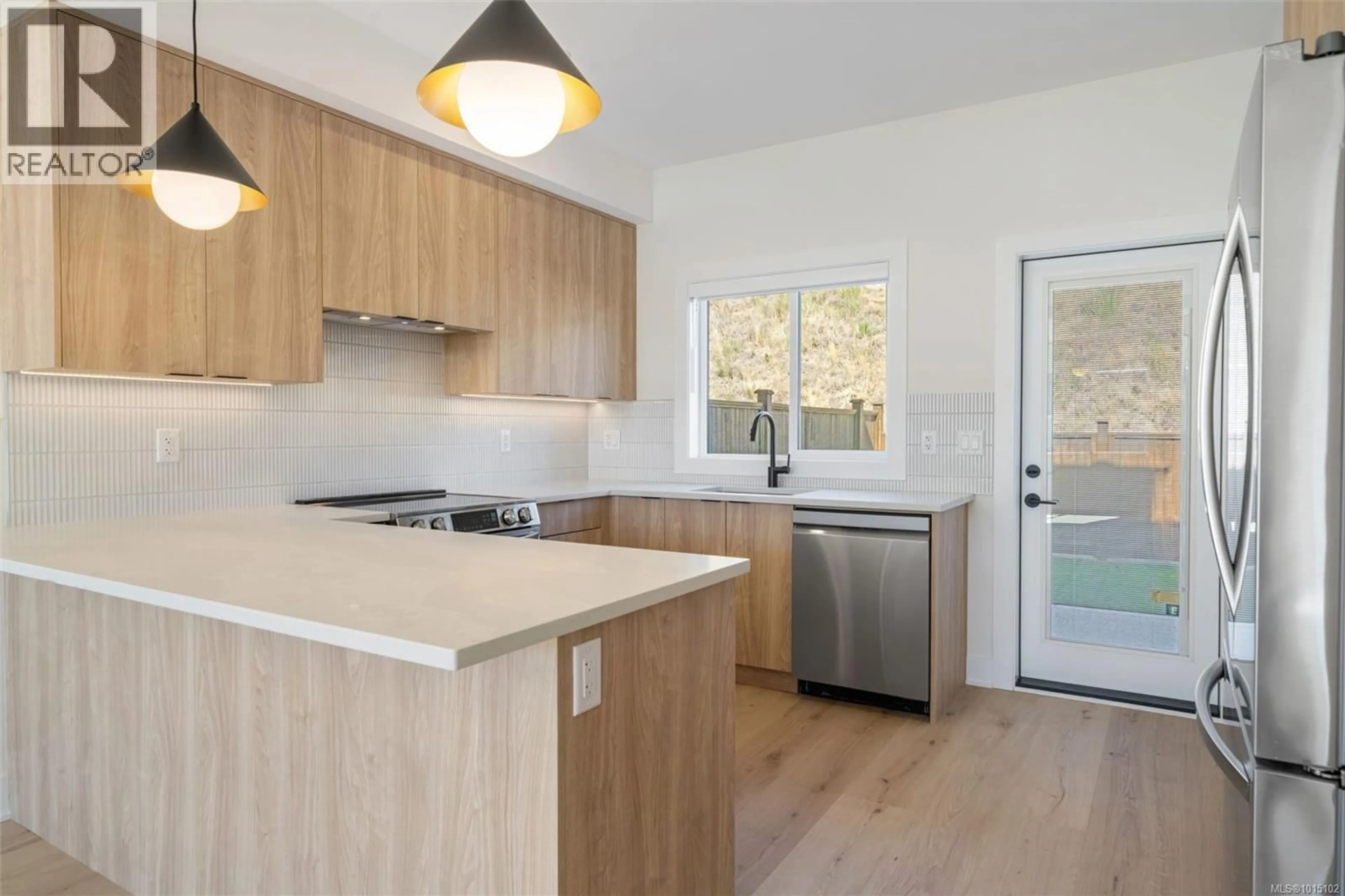 Open concept kitchen, wood/laminate floor for 1433 DOLOMITE RIDGE, Langford British Columbia V9B7G1