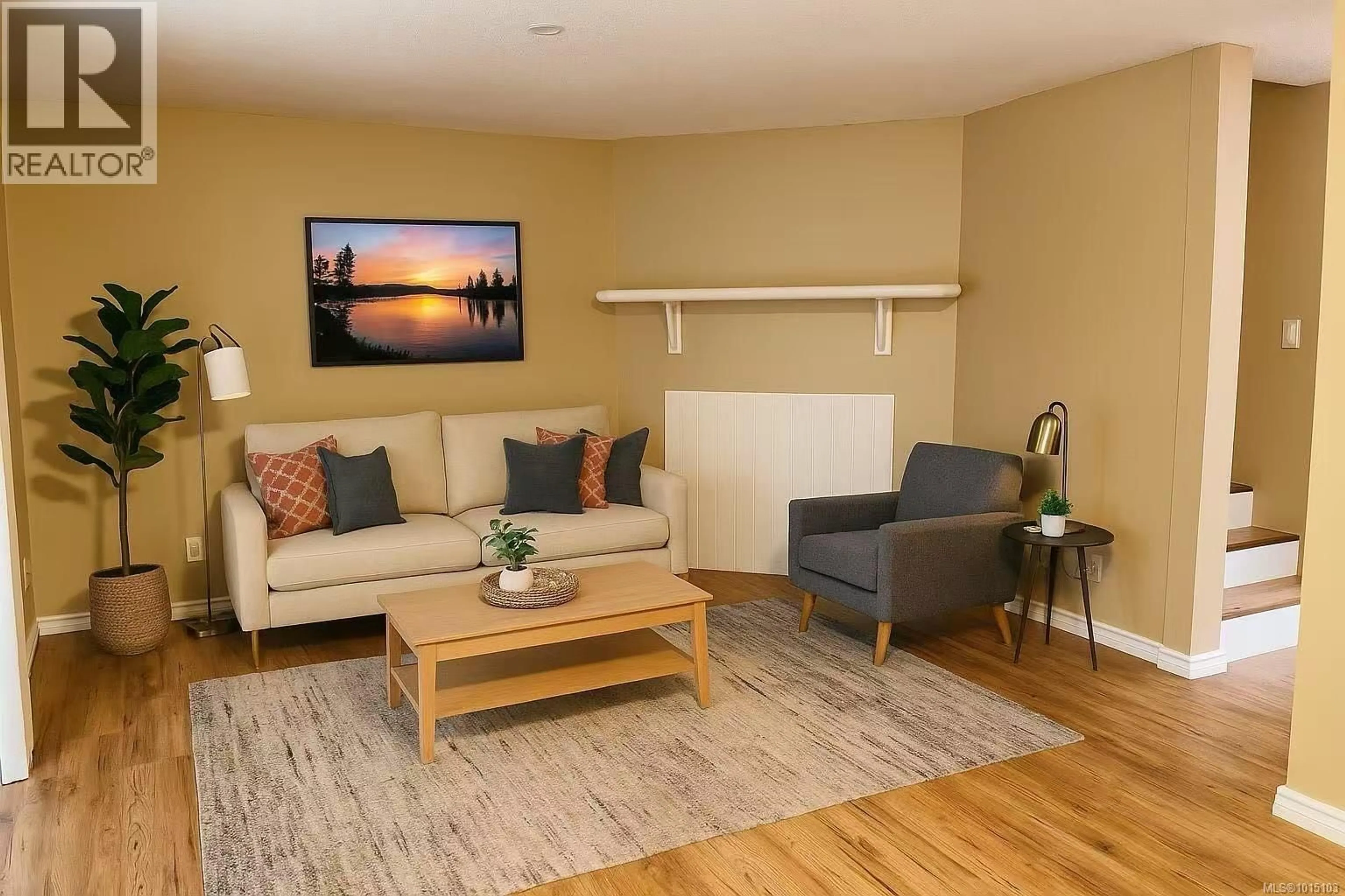 Living room with furniture, wood/laminate floor for 41 - 444 BRUCE AVENUE, Nanaimo British Columbia V9R5W5