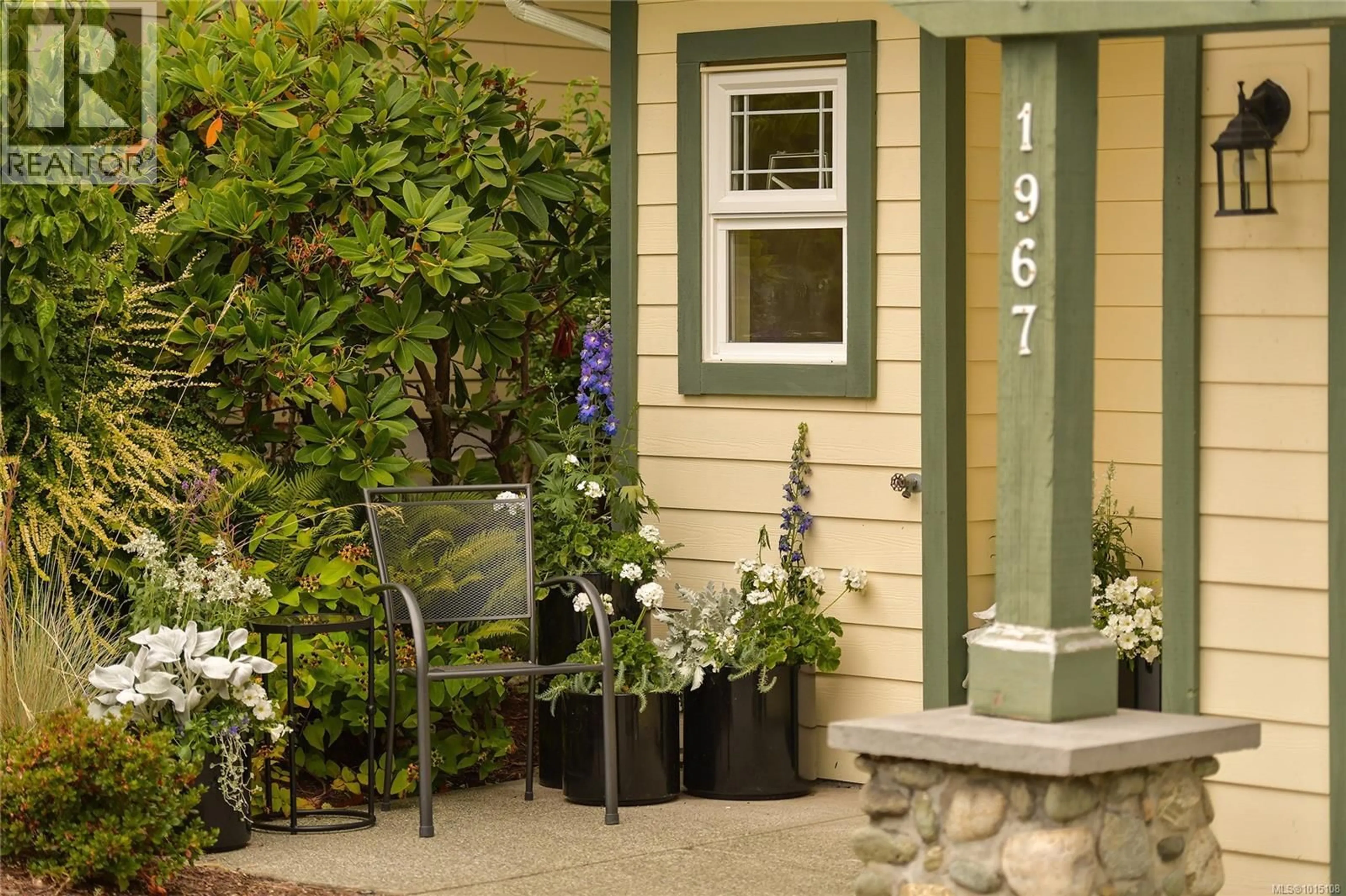 Patio, street for 1967 POLO PARK COURT, Central Saanich British Columbia V8M2K1
