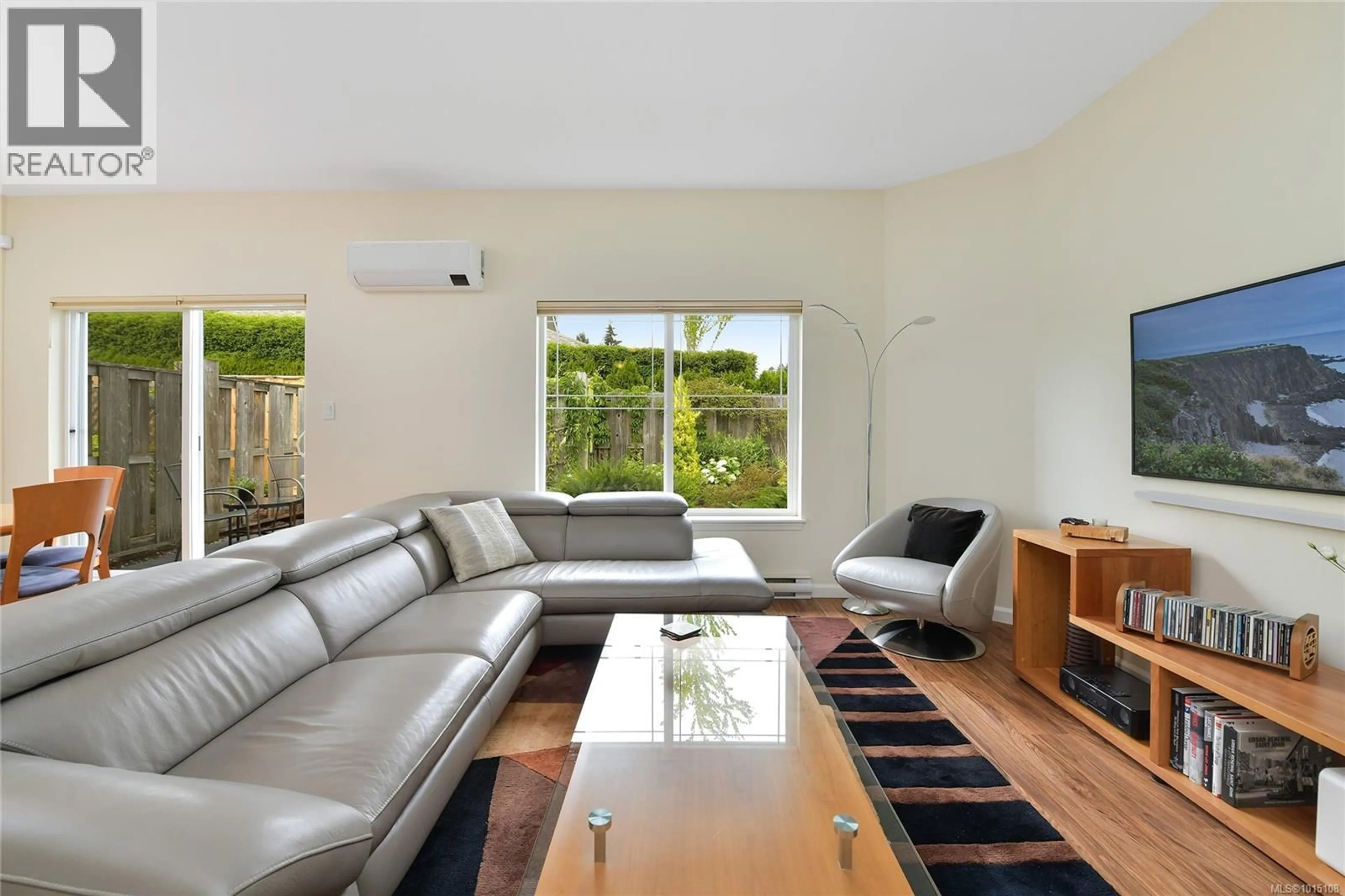 Living room with furniture, unknown for 1967 POLO PARK COURT, Central Saanich British Columbia V8M2K1