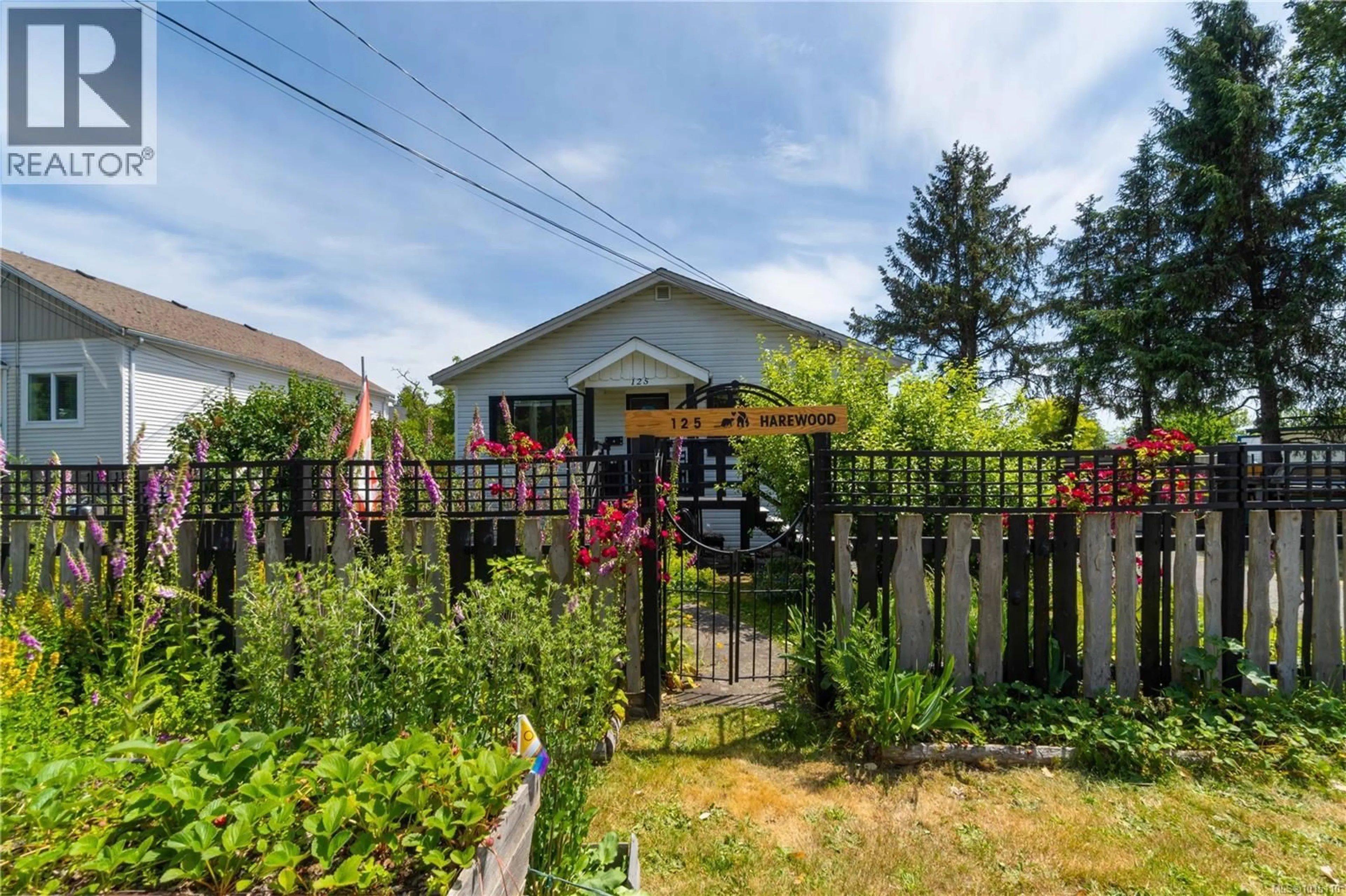 Patio, street for 125 HAREWOOD ROAD, Nanaimo British Columbia V9R2Y7