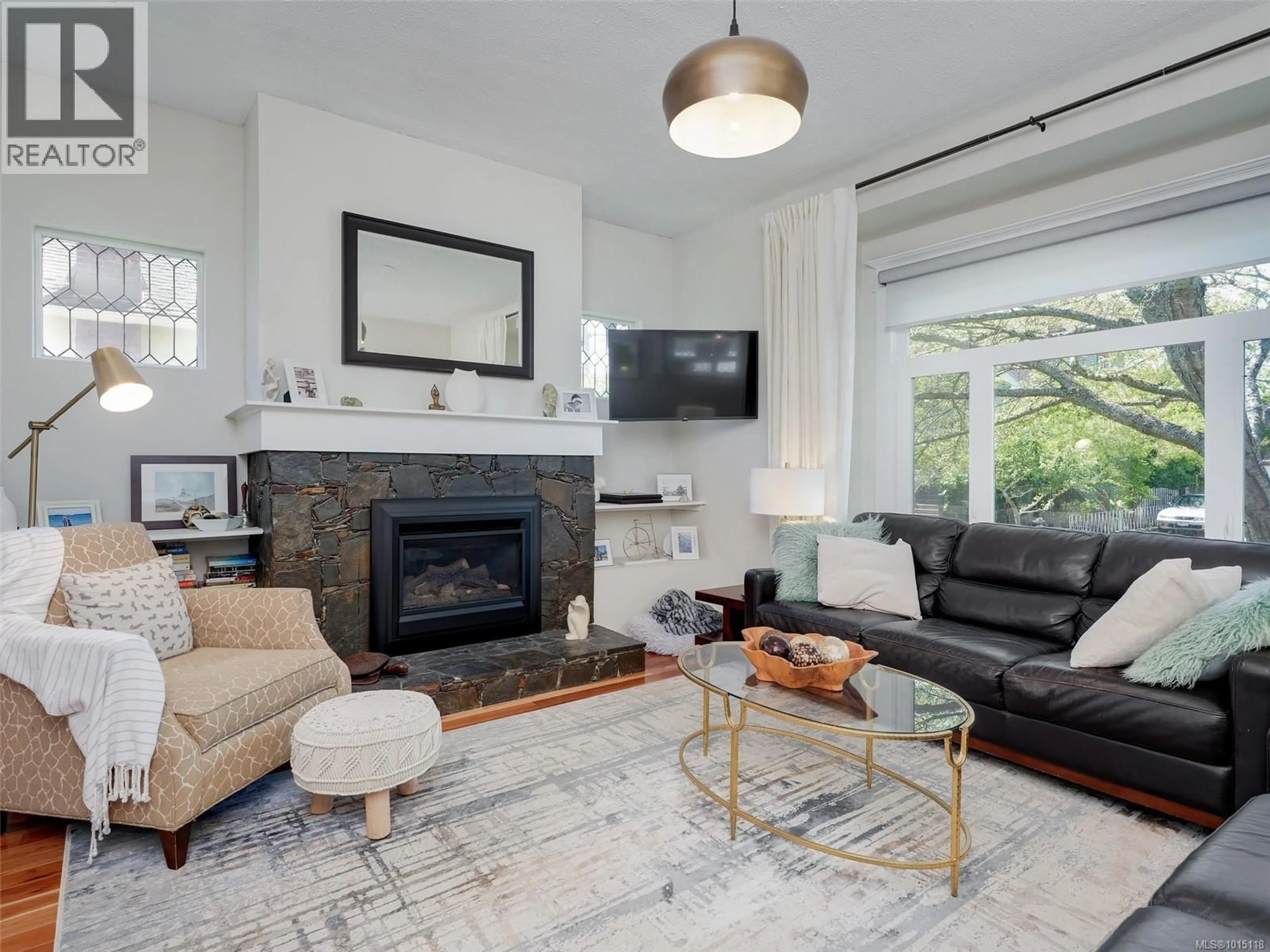 Living room with furniture, unknown for 1803 DAVIE STREET, Victoria British Columbia V8R4W5