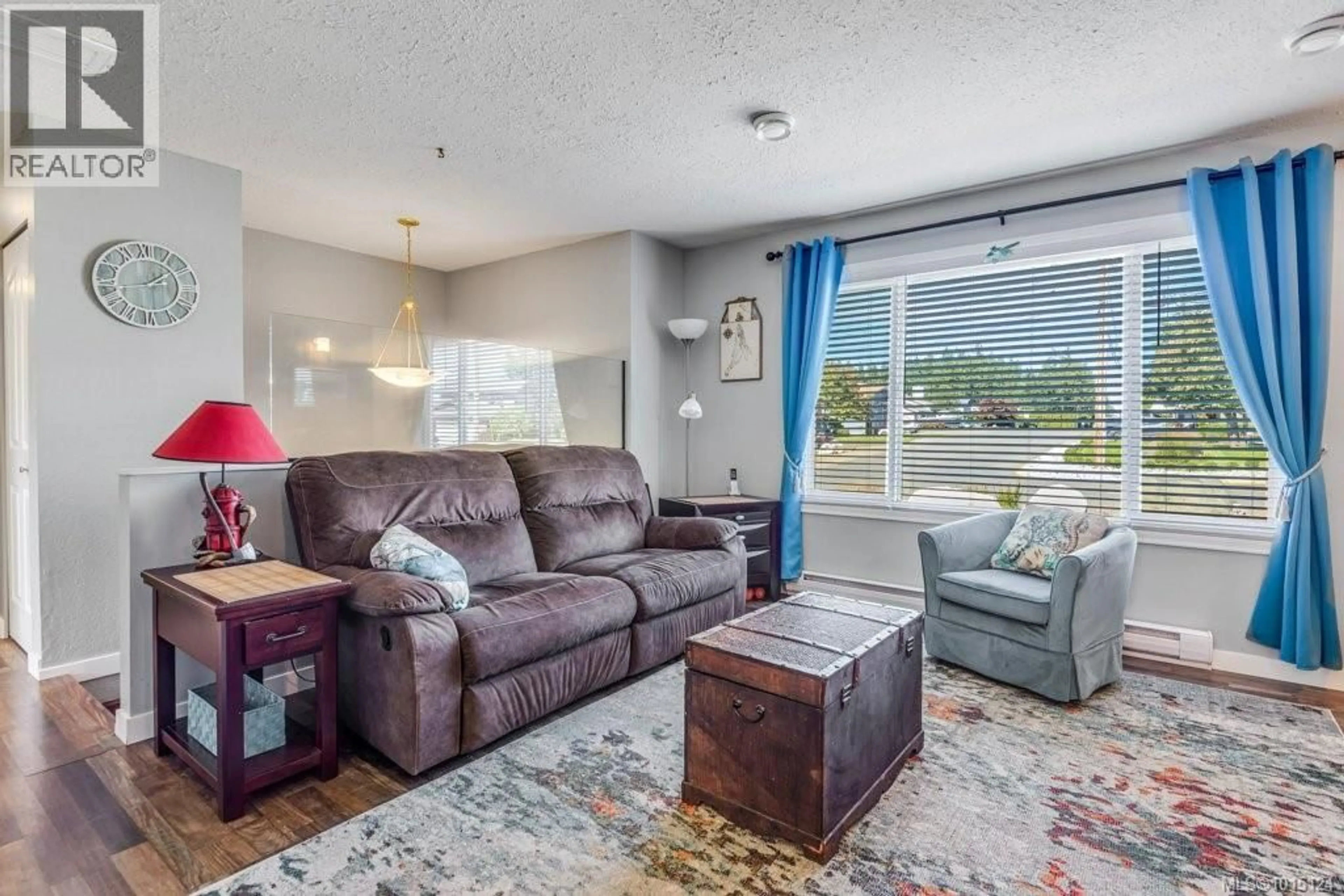 Living room with furniture, unknown for 502 BIRCH STREET SOUTH, Campbell River British Columbia V9W6A8