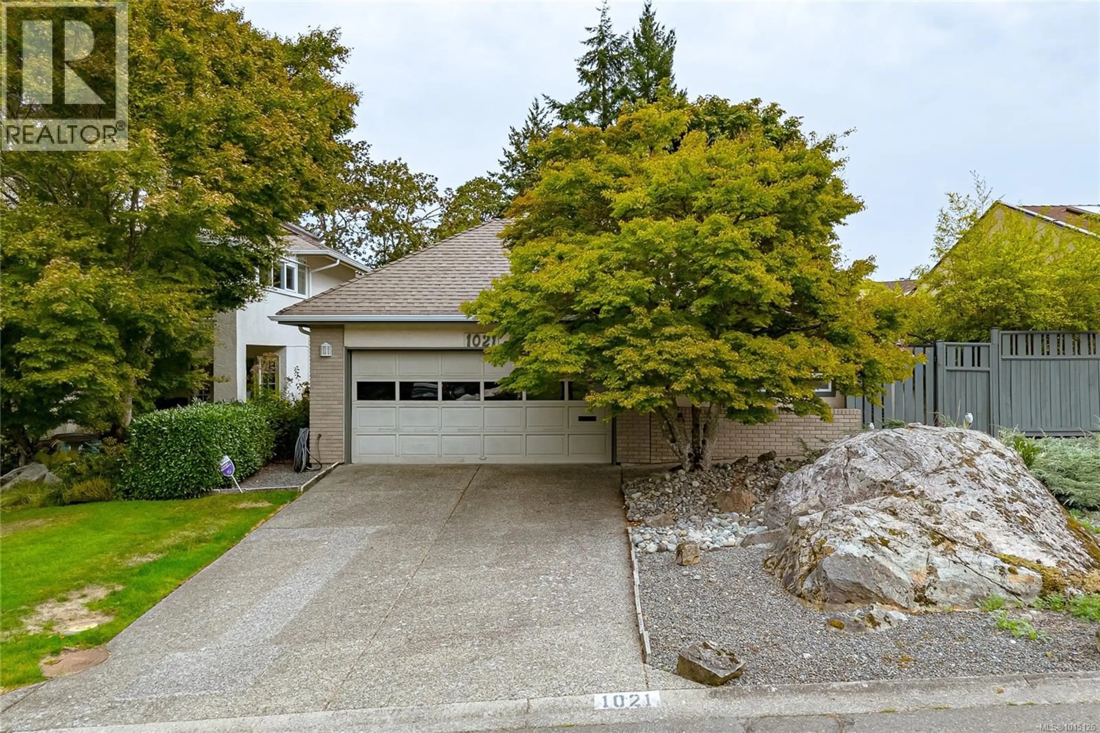 Unknown for 1021 SCOTTSWOOD LANE, Saanich British Columbia V8Y2V1
