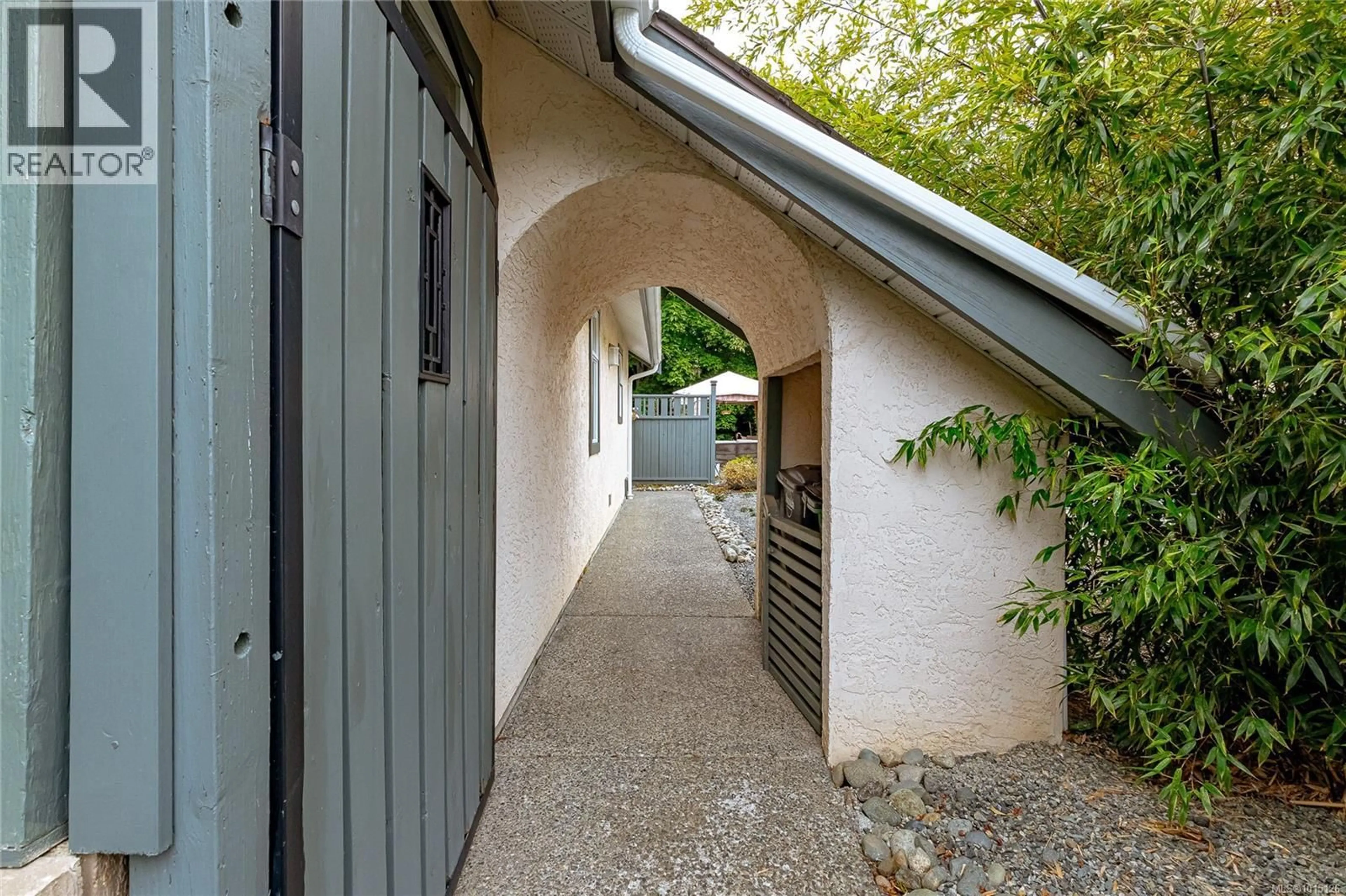 Unknown for 1021 SCOTTSWOOD LANE, Saanich British Columbia V8Y2V1