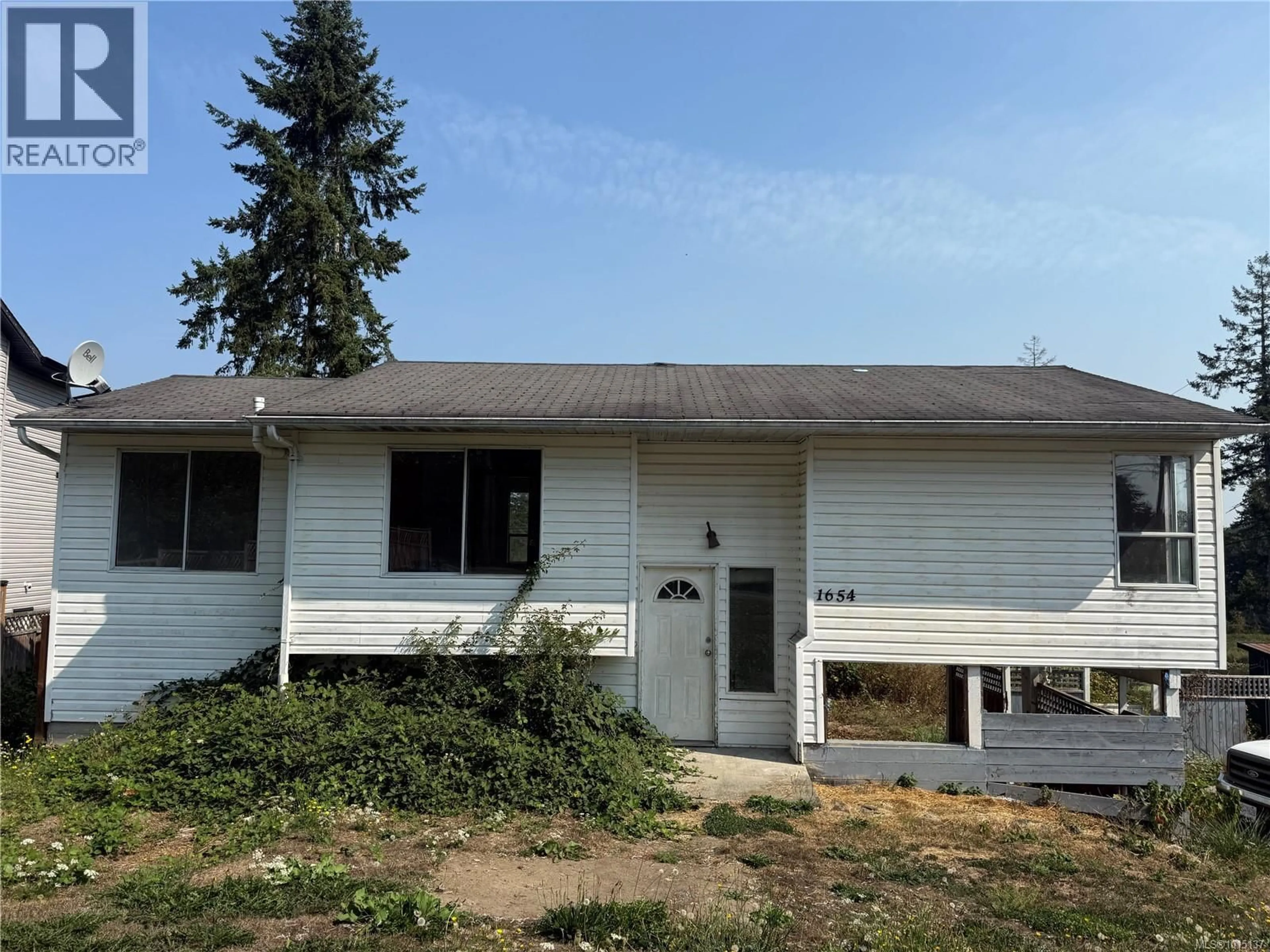 Home with vinyl exterior material, street for 1654 CEDAR ROAD, Nanaimo British Columbia V9X1L4