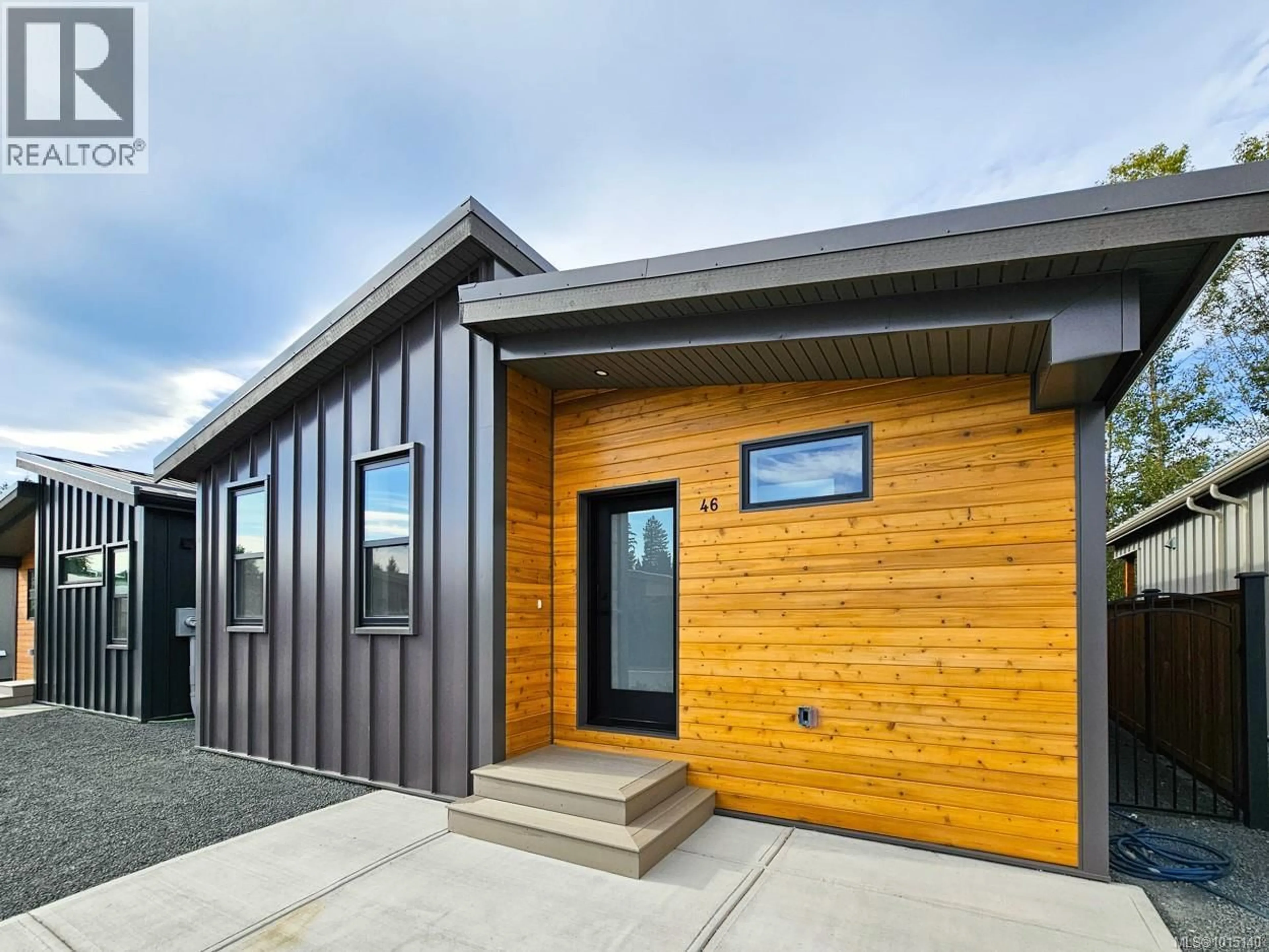 Home with vinyl exterior material, street for 46 - 3025 ROYSTON ROAD, Cumberland British Columbia V0R1S0